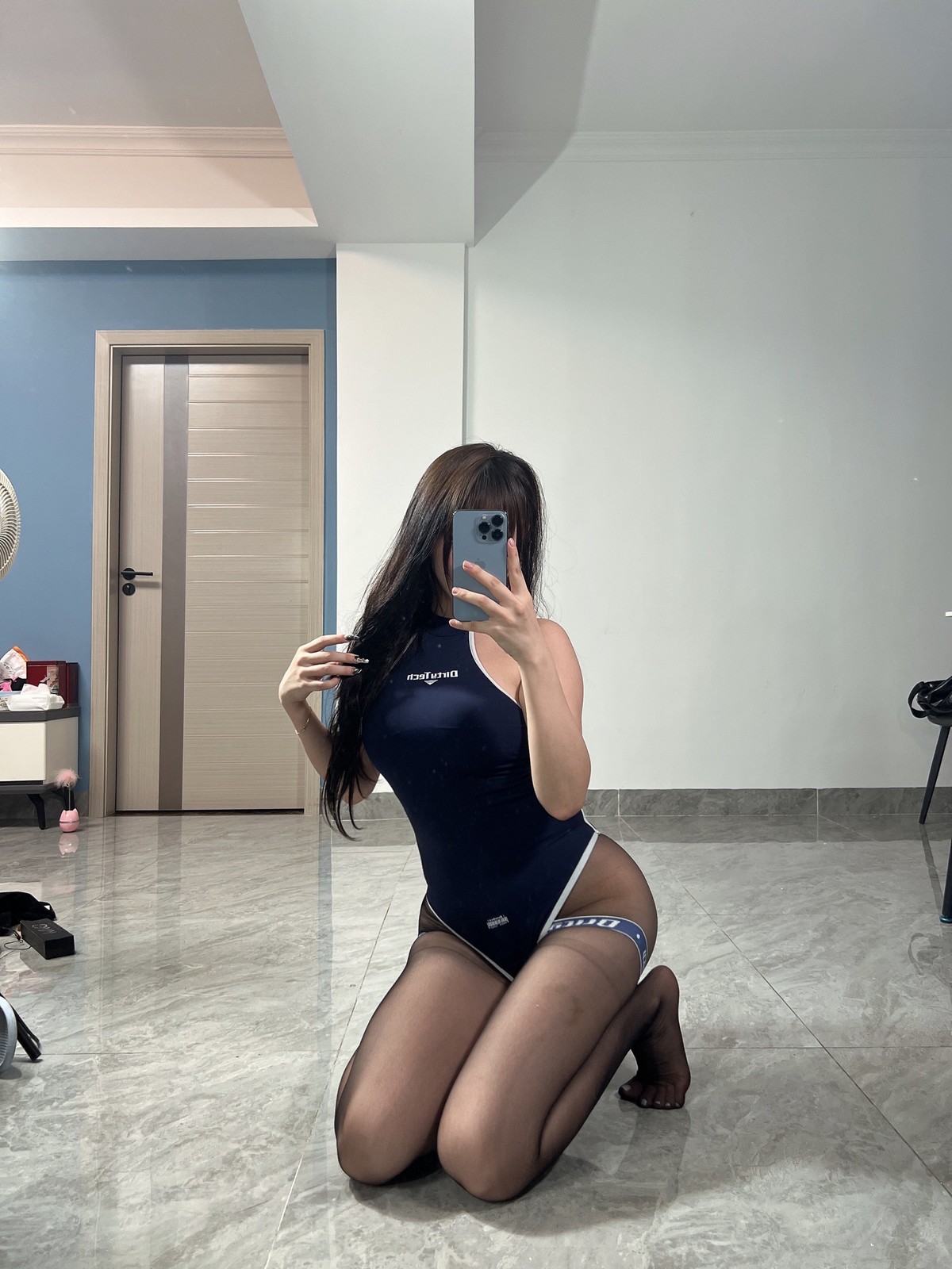 Xgyw.Net_动漫博主Tina很妖孽呀一起运动主题性感高叉连体运动衣配超薄黑丝诱惑写真42P