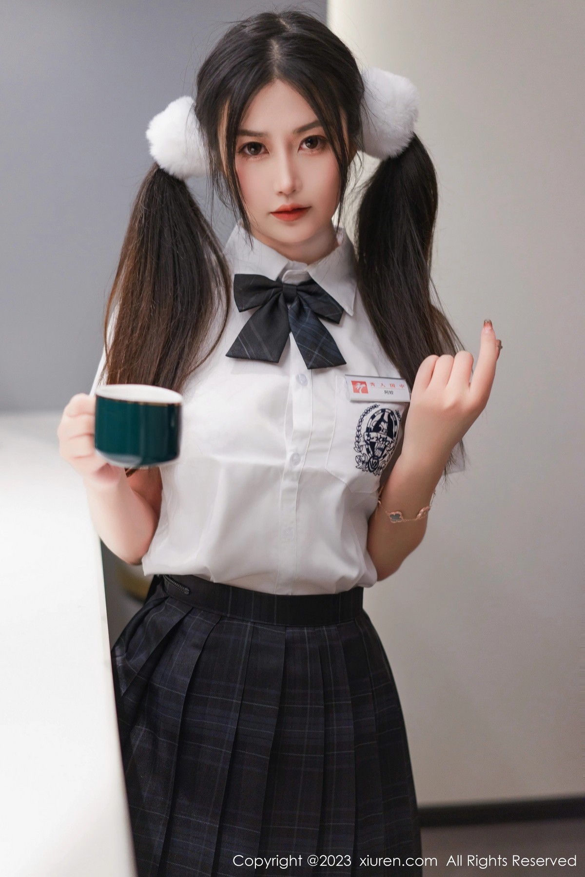 Xgyw.Net_XiuRen第6397期_模特laura阿姣泰国旅拍白色上衣配黑短裙露蕾丝边内衣诱惑写真81P