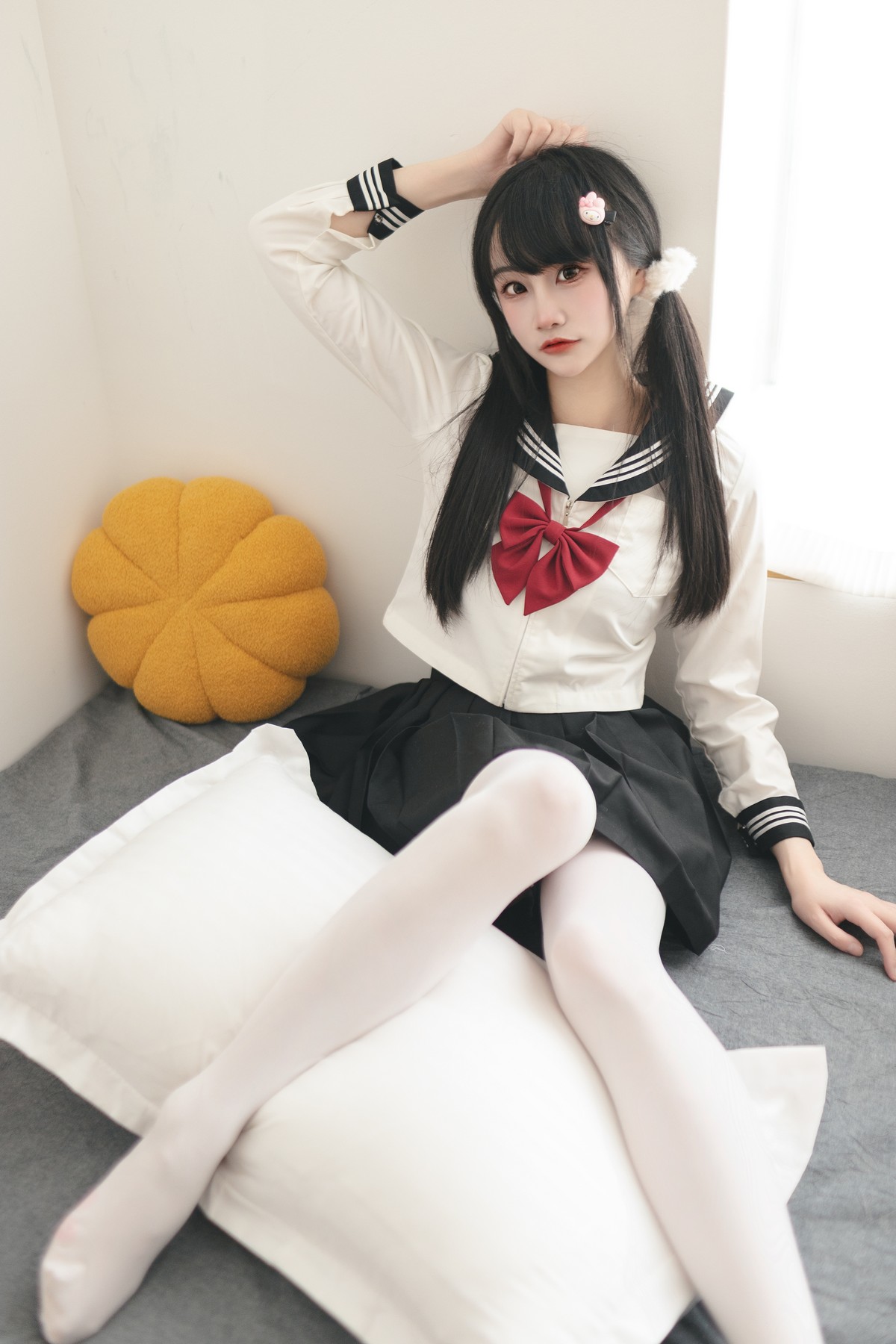 Xgyw.Net_微博妹子嗷呜酱水手服主题双马尾辫妹子性感制服配白丝吊袜秀美腿迷人写真48P