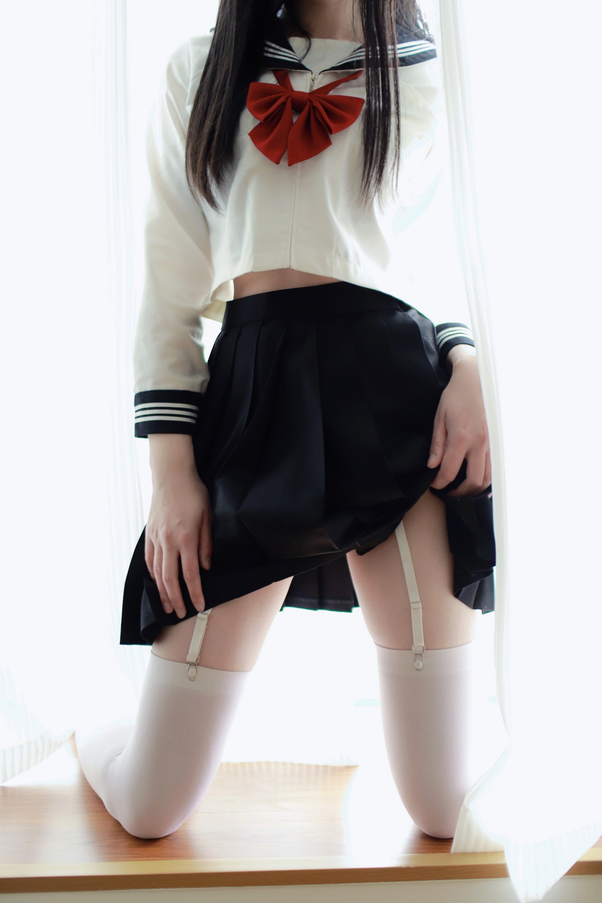 Xgyw.Net_微博妹子嗷呜酱水手服主题双马尾辫妹子性感制服配白丝吊袜秀美腿迷人写真48P