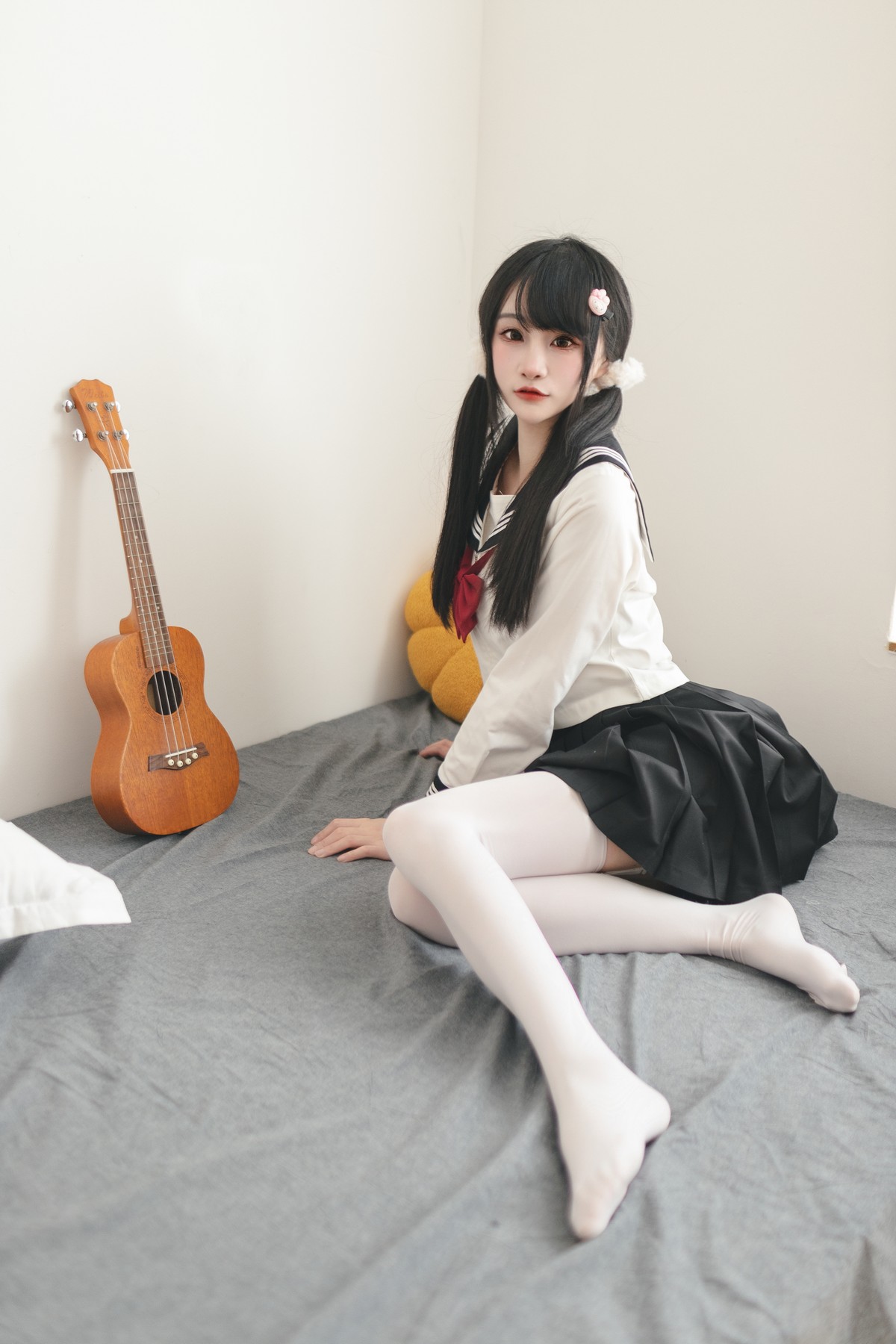 Xgyw.Net_微博妹子嗷呜酱水手服主题双马尾辫妹子性感制服配白丝吊袜秀美腿迷人写真48P