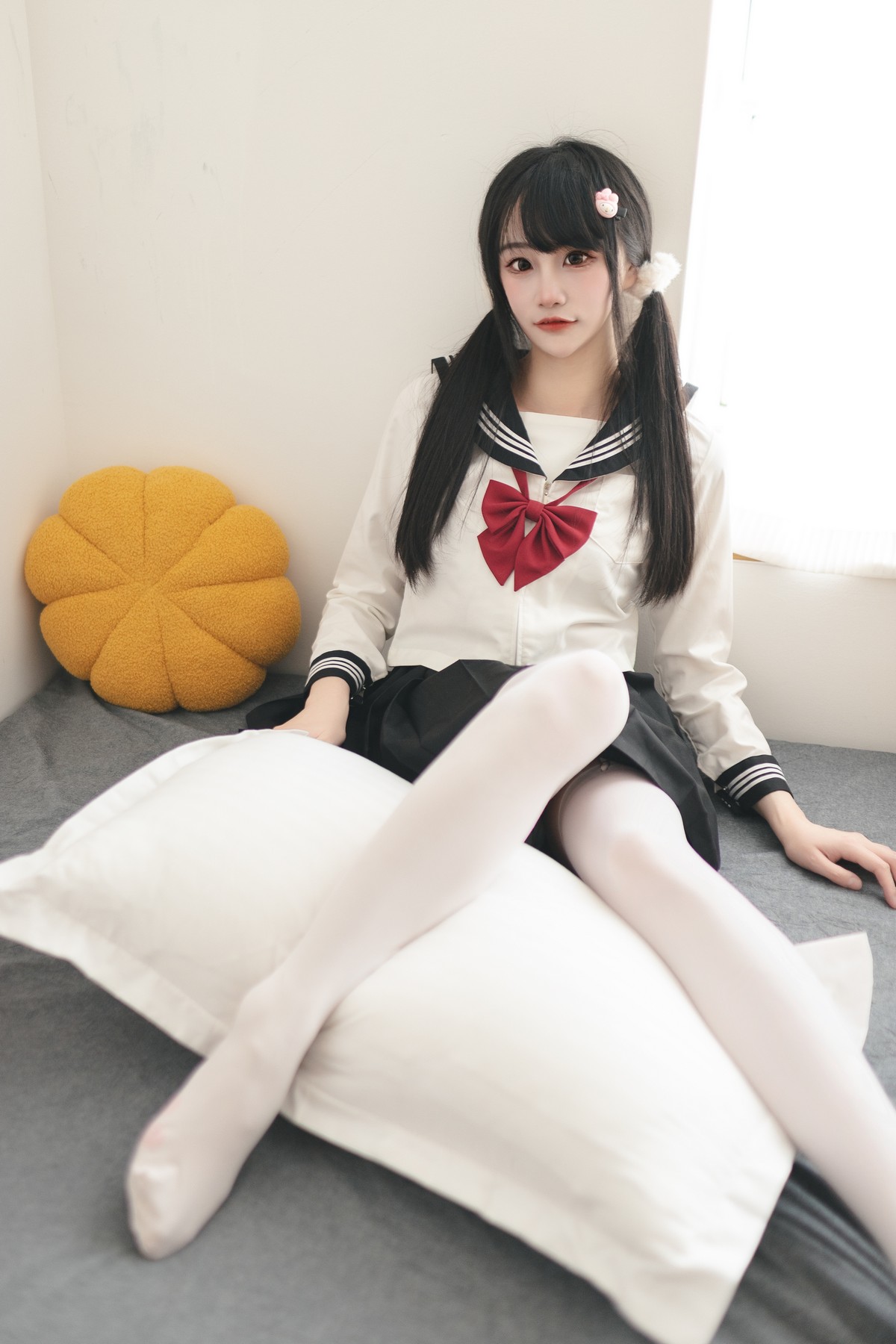 Xgyw.Net_微博妹子嗷呜酱水手服主题双马尾辫妹子性感制服配白丝吊袜秀美腿迷人写真48P