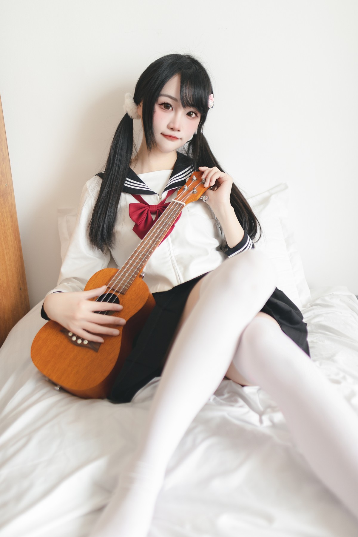 Xgyw.Net_微博妹子嗷呜酱水手服主题双马尾辫妹子性感制服配白丝吊袜秀美腿迷人写真48P