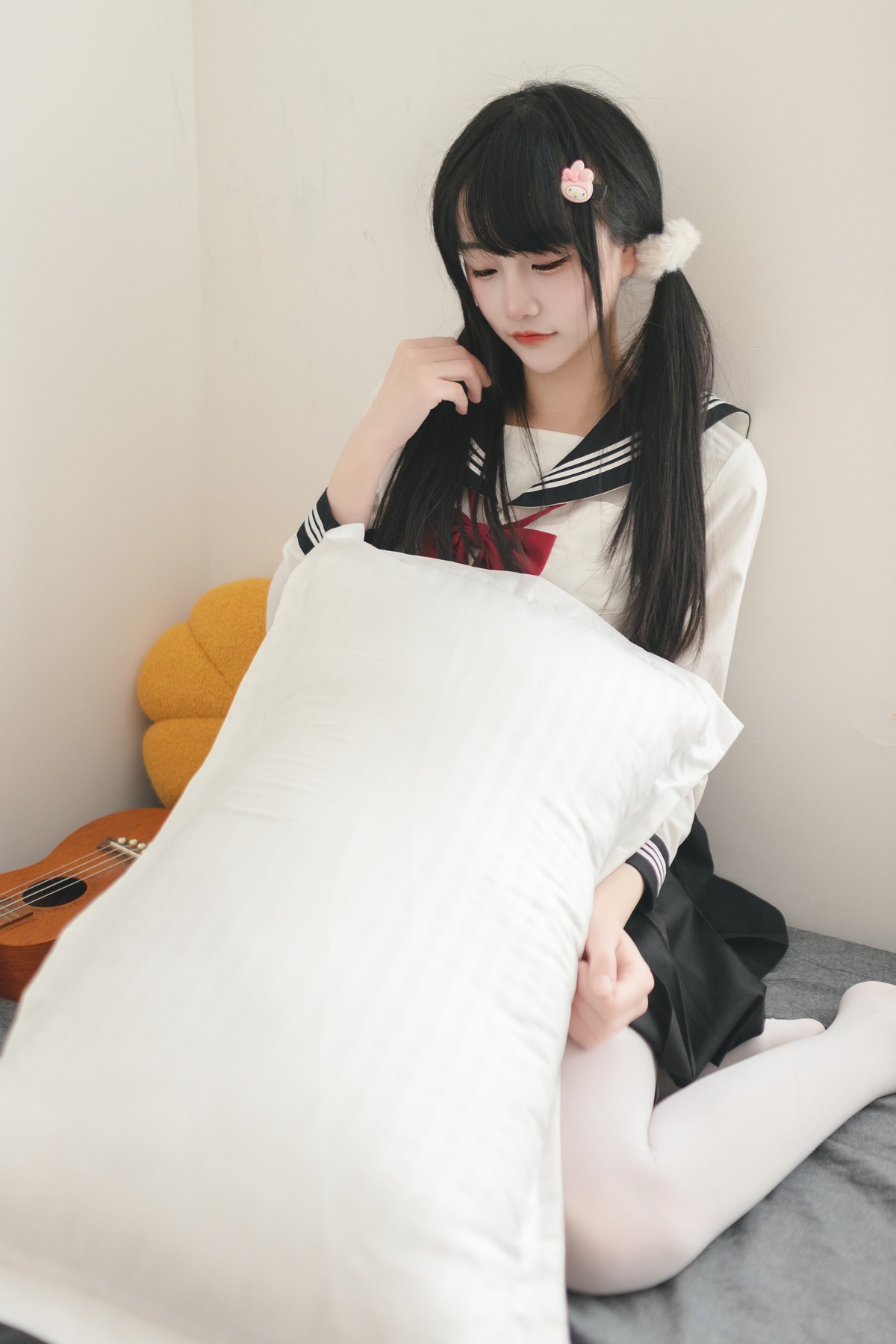 Xgyw.Net_微博妹子嗷呜酱水手服主题双马尾辫妹子性感制服配白丝吊袜秀美腿迷人写真48P