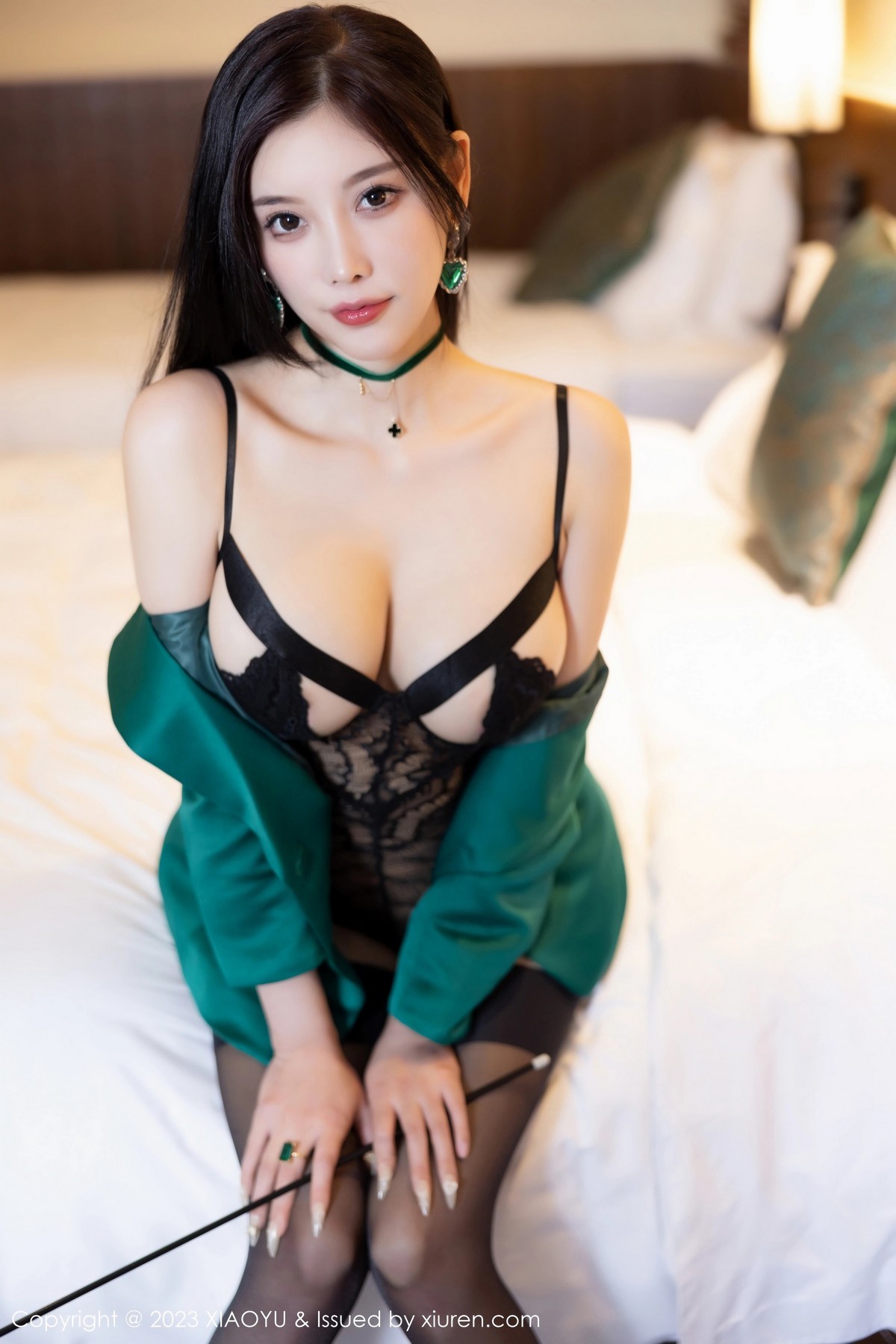 Xgyw.Net_[XiaoYu画语界]Vol.983_女神杨晨晨Yome脱墨绿色上衣露黑色蕾丝情趣内衣极致诱惑写真84P