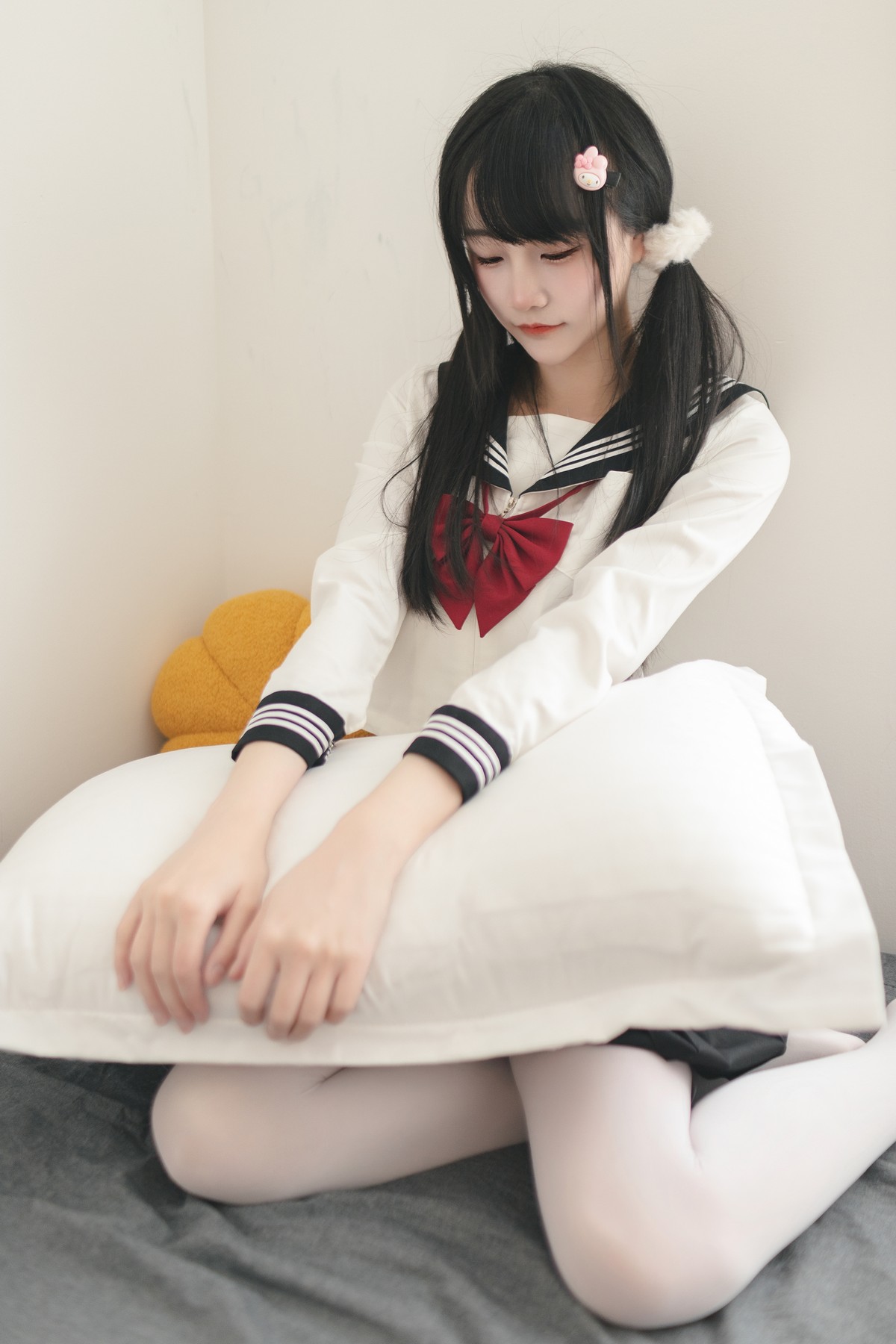 Xgyw.Net_微博妹子嗷呜酱水手服主题双马尾辫妹子性感制服配白丝吊袜秀美腿迷人写真48P