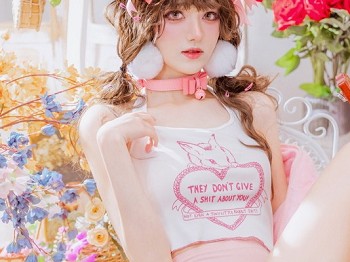 动漫博主南桃Momoko少女吉他与蝴蝶结主题性感红色上衣配红色短裤骚扰写真28P