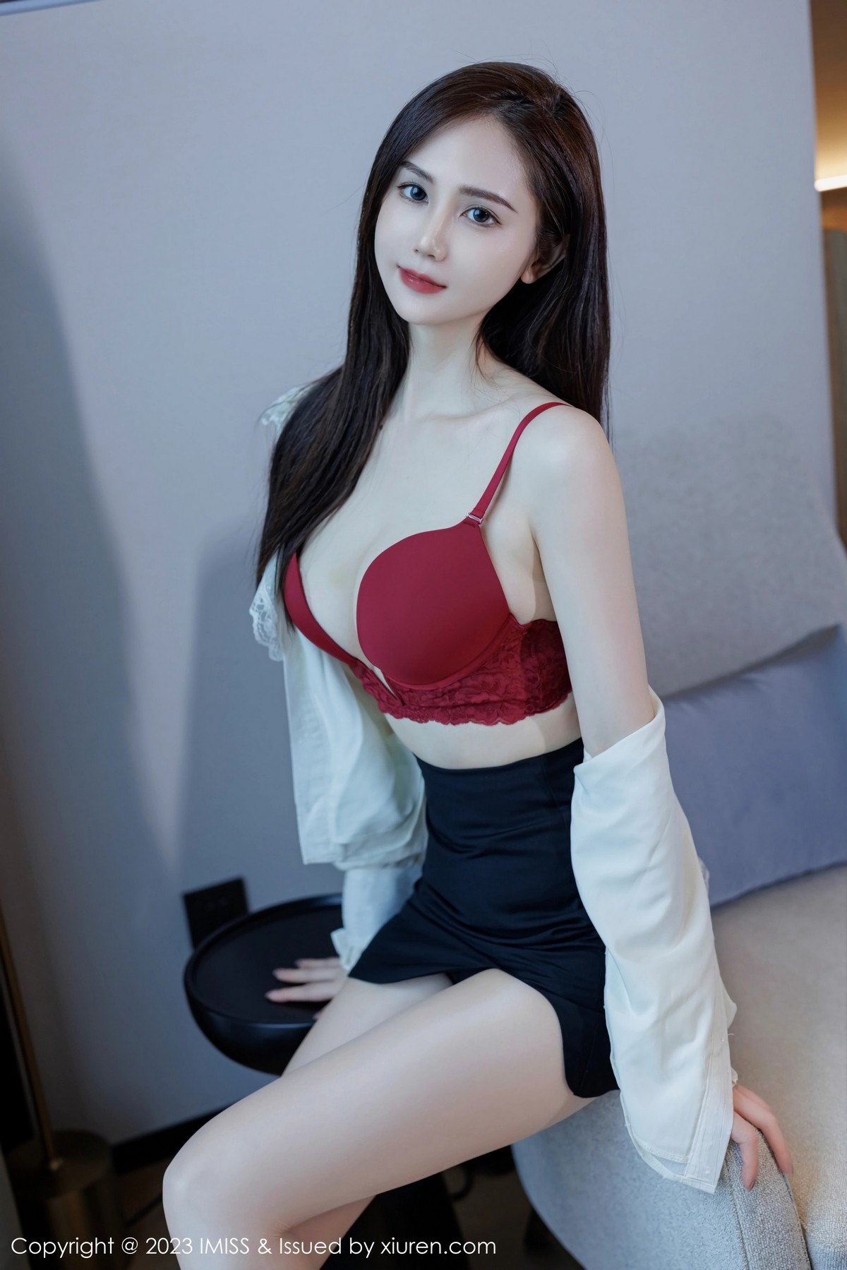 Xgyw.Net_[IMISS爱蜜社]Vol.722_模特SISY思性感白T配黑短裙露红色内衣配超薄肉丝迷人诱惑写真50P