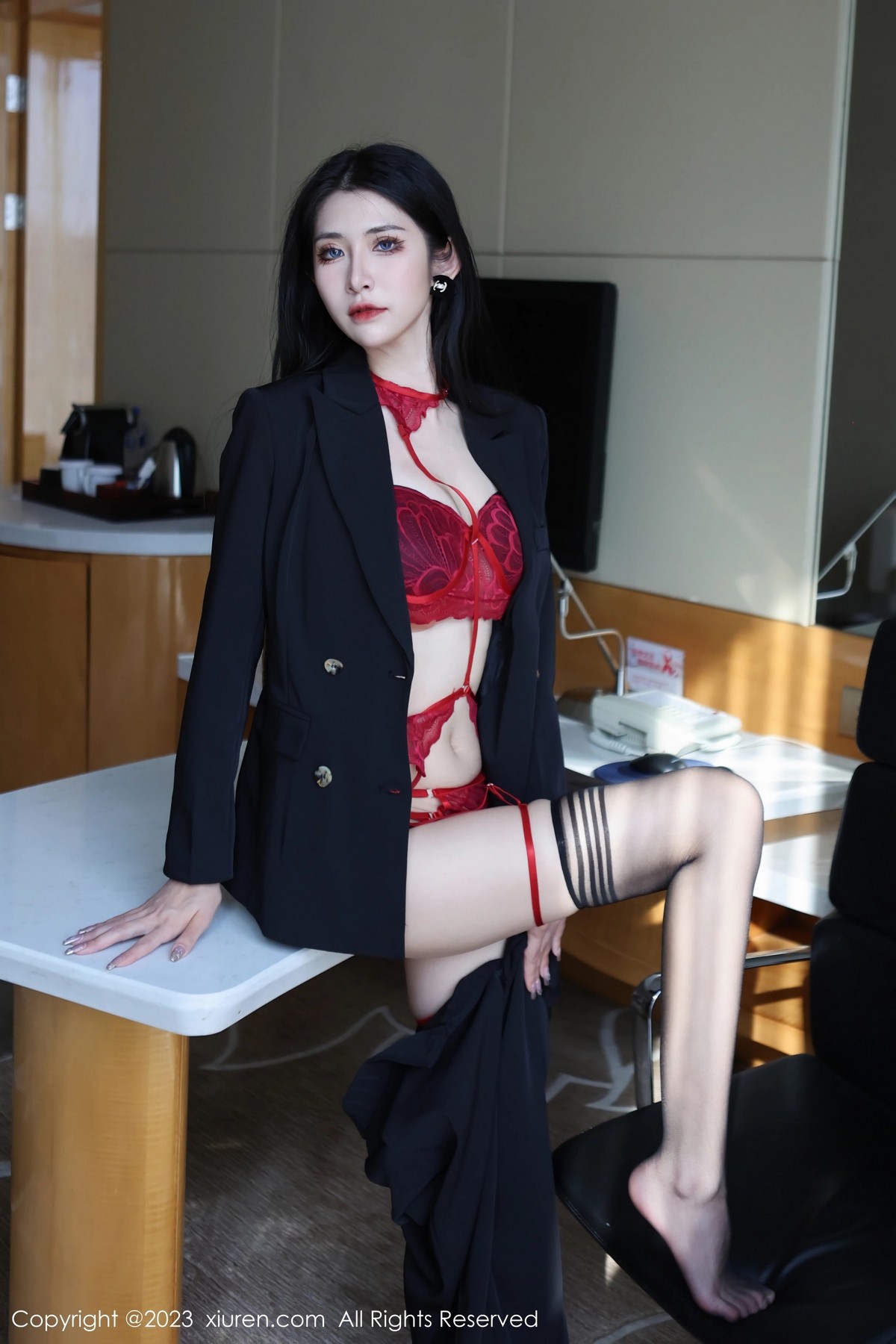 Xgyw.Net_XiuRen第6402期_新人依娜Yina脱深色西服露红色蕾丝内衣秀曼妙身姿诱惑写真112P