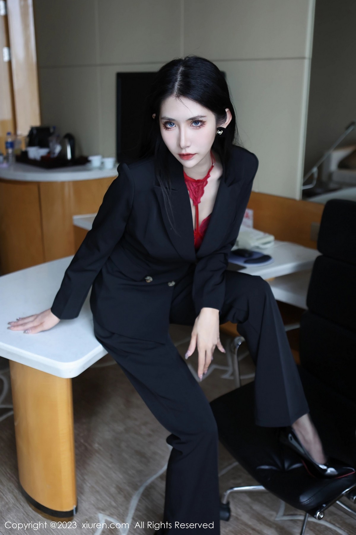 Xgyw.Net_XiuRen第6402期_新人依娜Yina脱深色西服露红色蕾丝内衣秀曼妙身姿诱惑写真112P