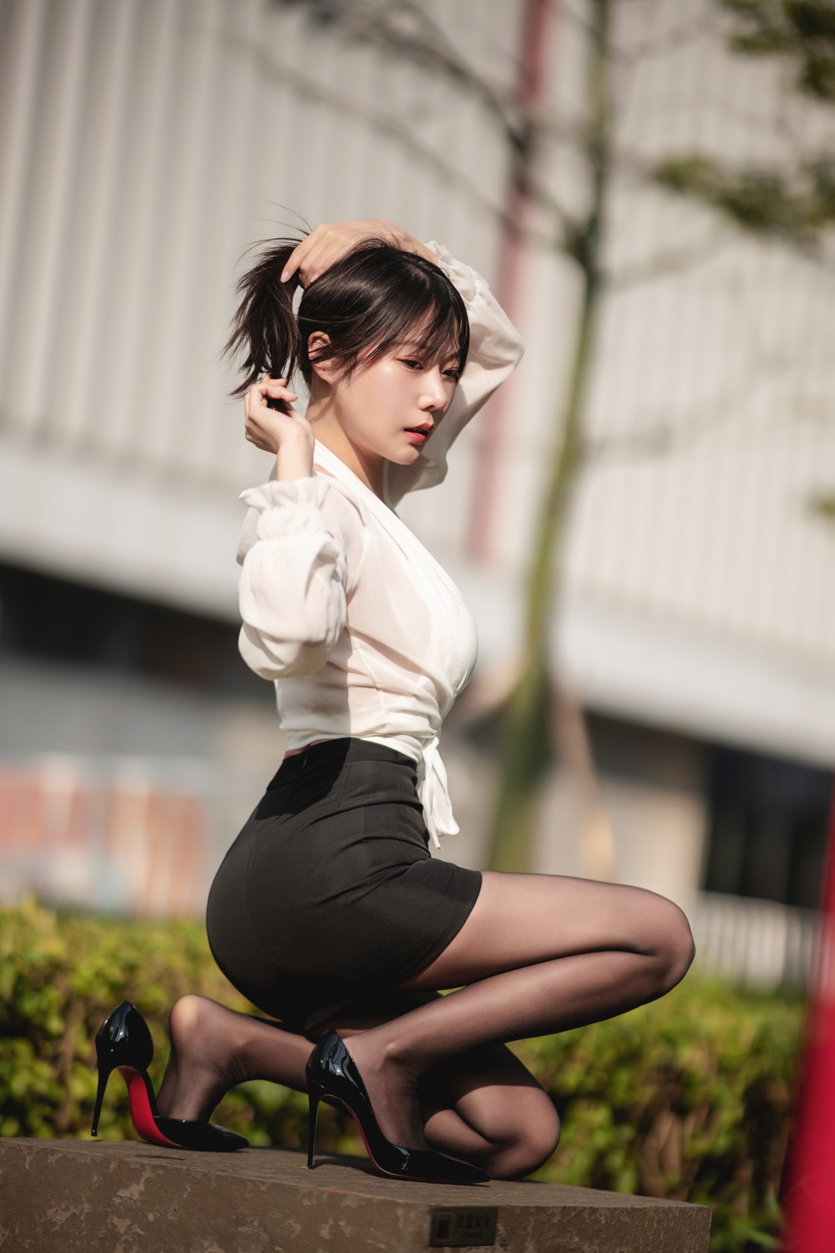 Xgyw.Net_网络美女香草喵露露办公室OL主题性感白T配黑短裙露超薄黑丝秀丰满身材诱惑写真65P