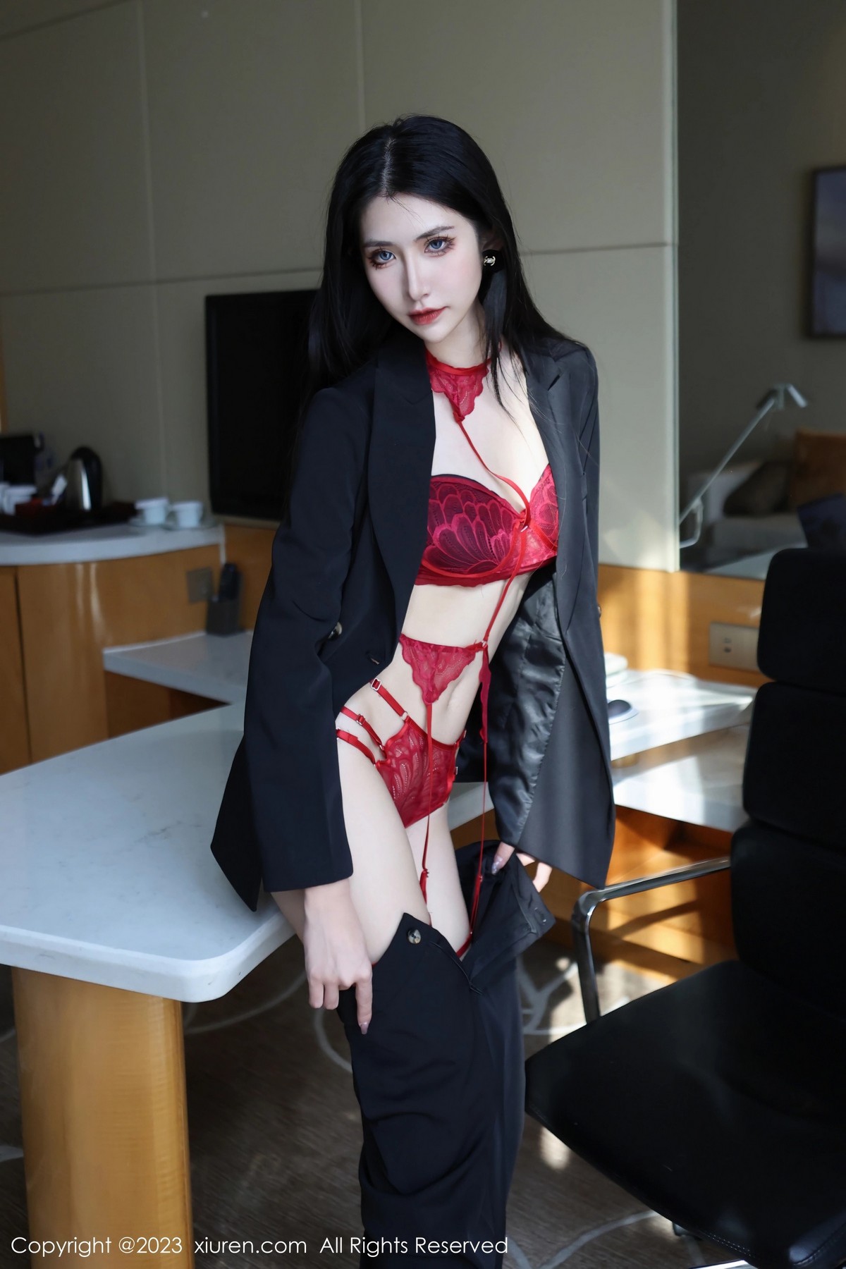 Xgyw.Net_XiuRen第6402期_新人依娜Yina脱深色西服露红色蕾丝内衣秀曼妙身姿诱惑写真112P