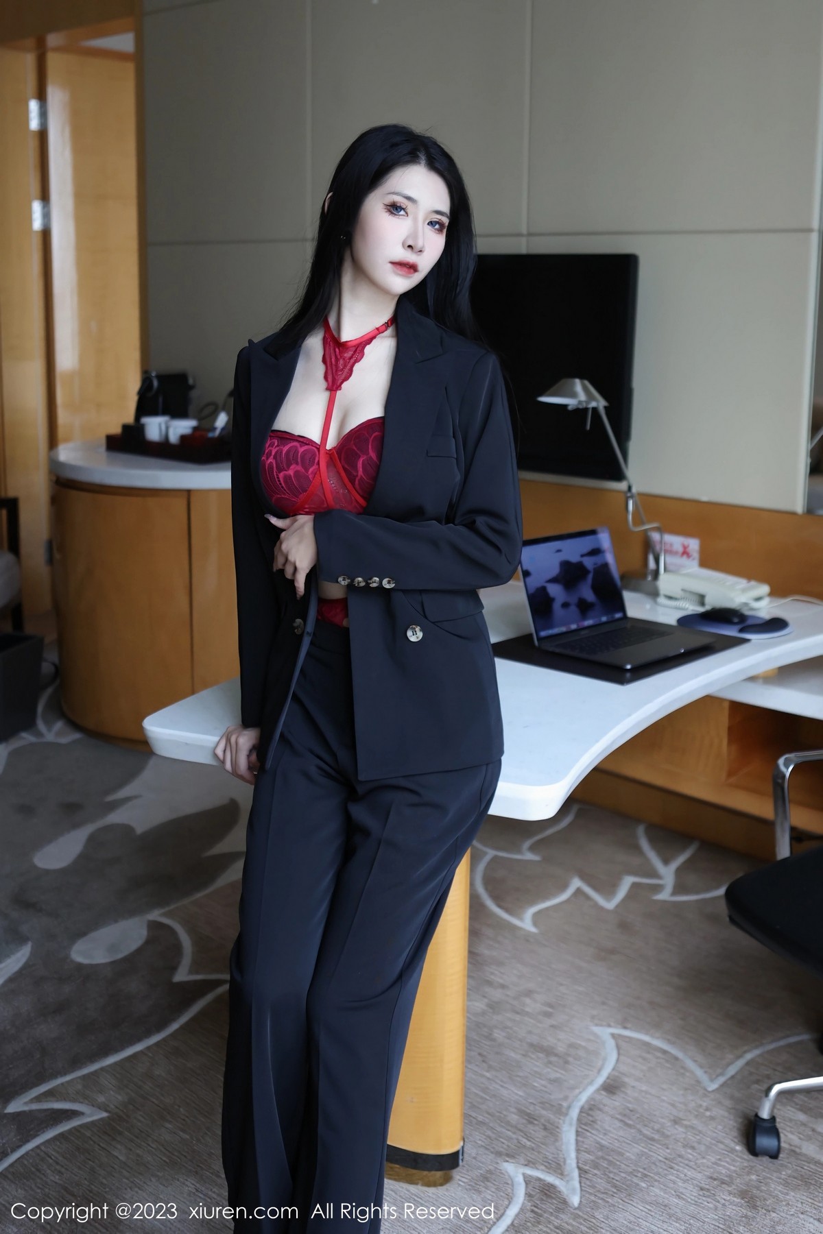 Xgyw.Net_XiuRen第6402期_新人依娜Yina脱深色西服露红色蕾丝内衣秀曼妙身姿诱惑写真112P