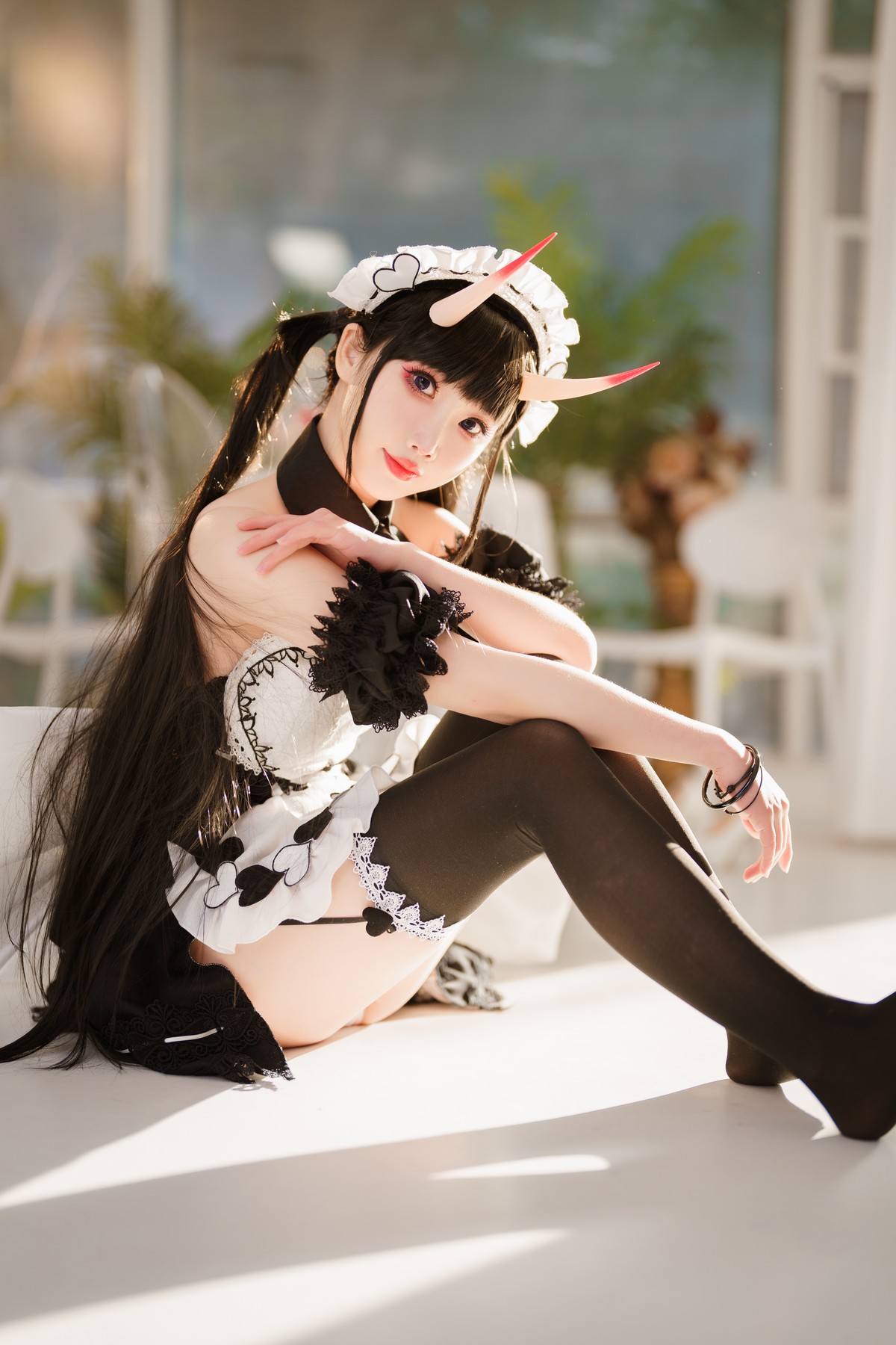 Xgyw.Net_可爱人气Coser面饼仙儿能代女仆主题性感黑白女仆装配黑丝吊袜迷人诱惑写真31P