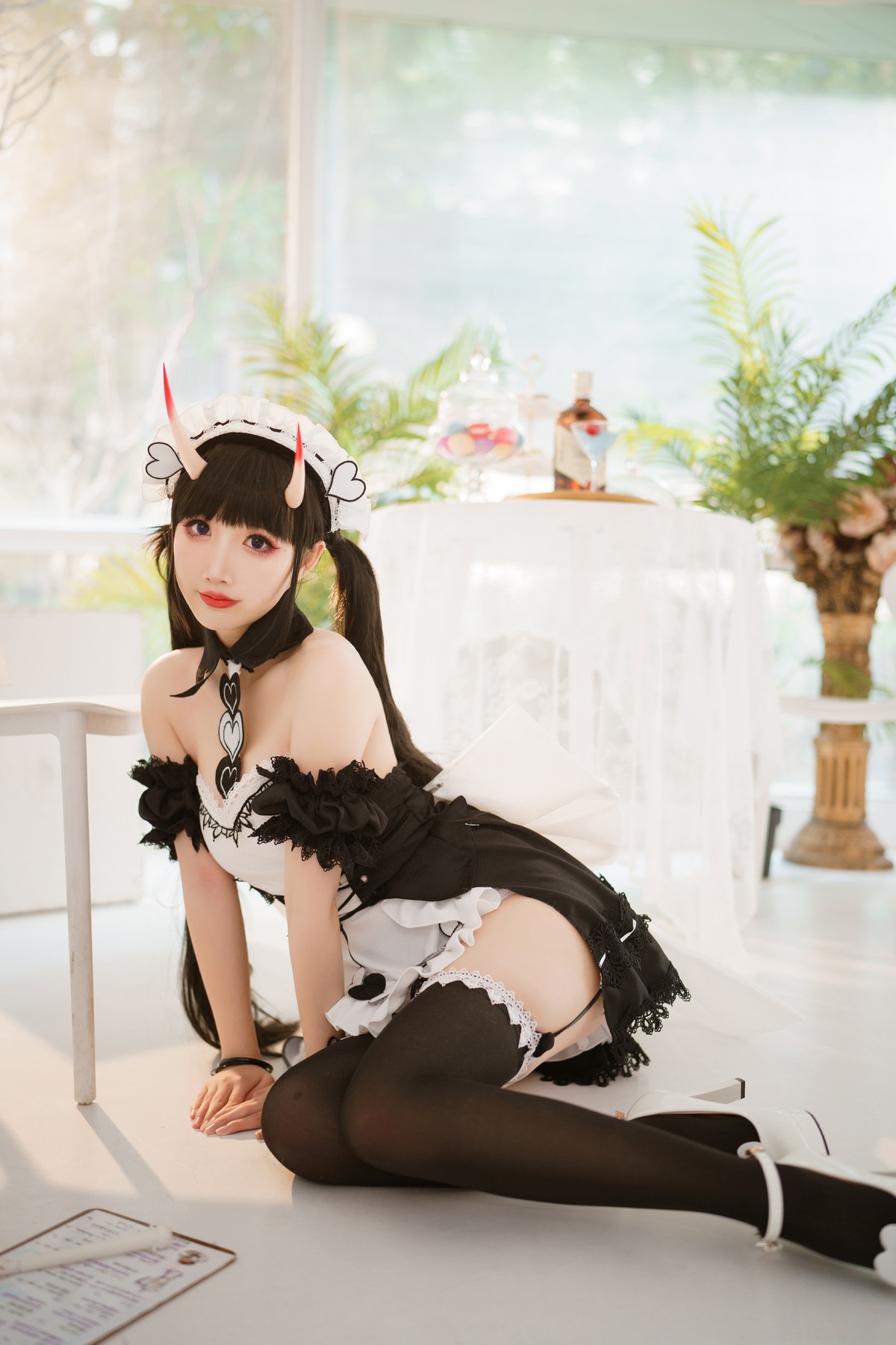 Xgyw.Net_可爱人气Coser面饼仙儿能代女仆主题性感黑白女仆装配黑丝吊袜迷人诱惑写真31P