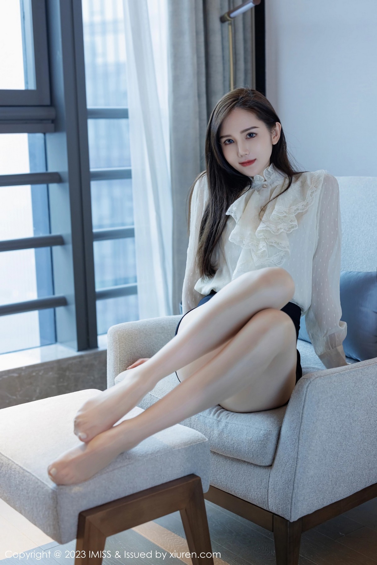Xgyw.Net_[IMISS爱蜜社]Vol.722_模特SISY思性感白T配黑短裙露红色内衣配超薄肉丝迷人诱惑写真50P