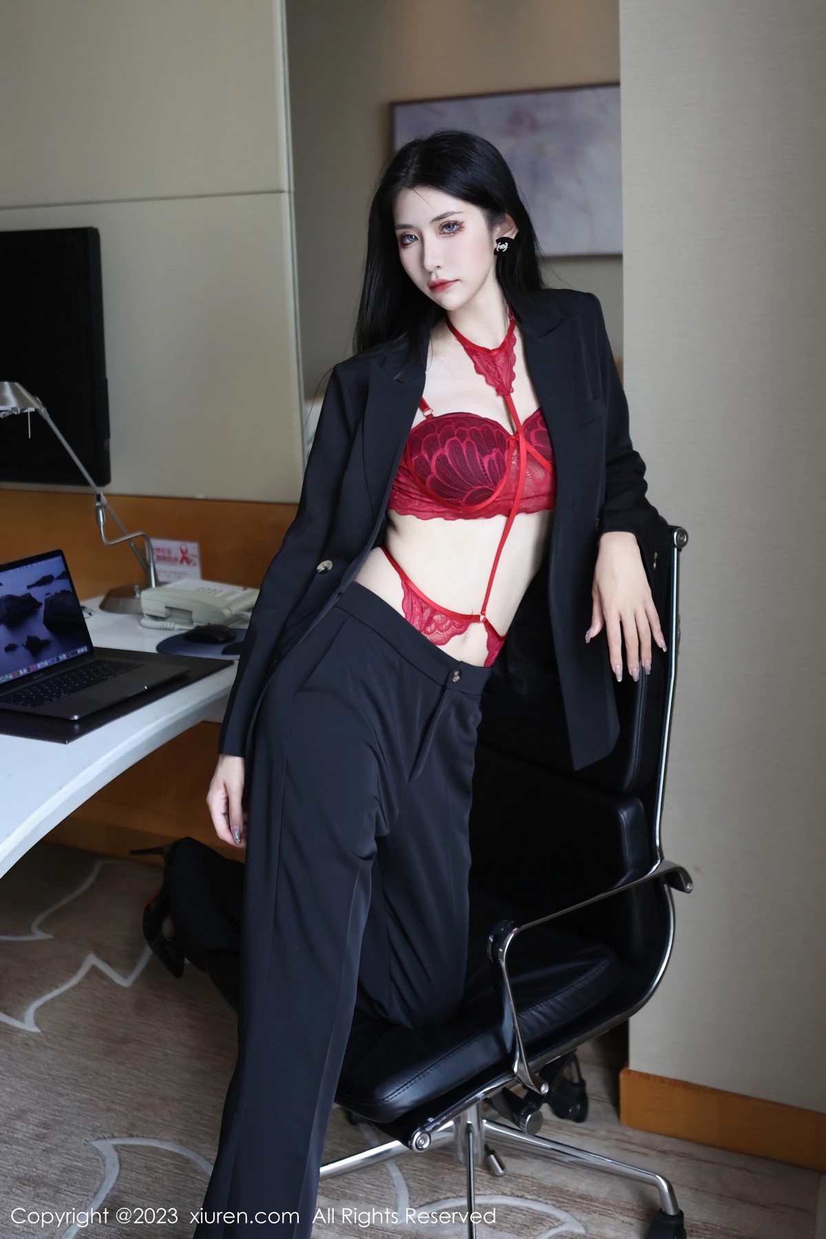 Xgyw.Net_XiuRen第6402期_新人依娜Yina脱深色西服露红色蕾丝内衣秀曼妙身姿诱惑写真112P