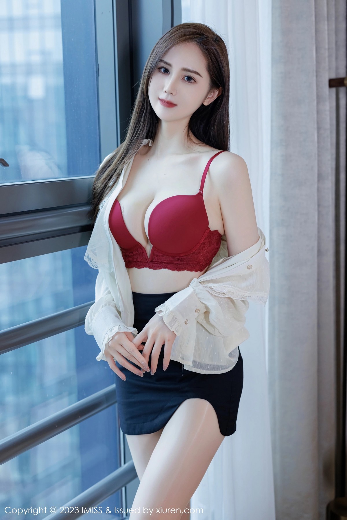 Xgyw.Net_[IMISS爱蜜社]Vol.722_模特SISY思性感白T配黑短裙露红色内衣配超薄肉丝迷人诱惑写真50P