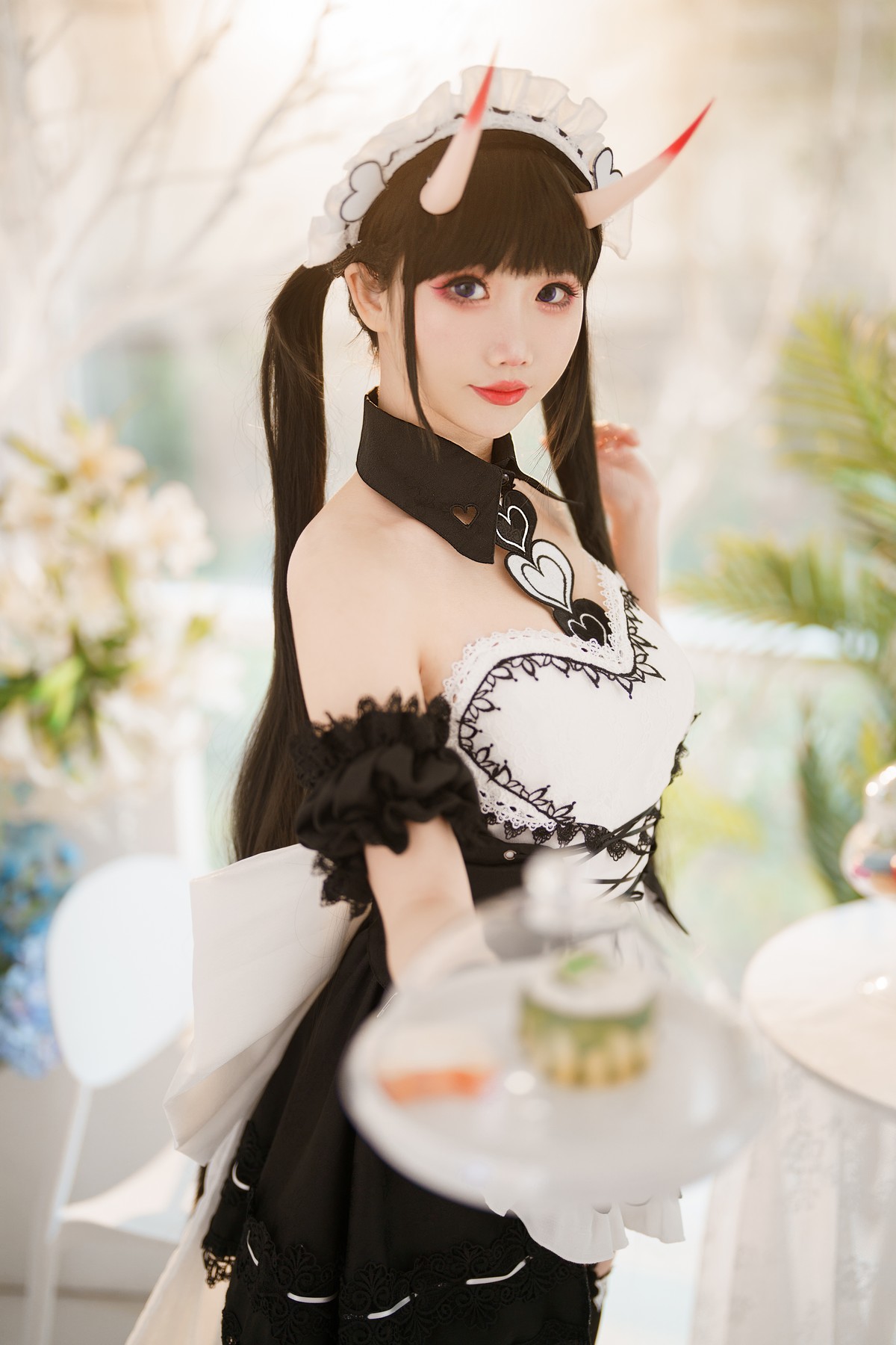 Xgyw.Net_可爱人气Coser面饼仙儿能代女仆主题性感黑白女仆装配黑丝吊袜迷人诱惑写真31P