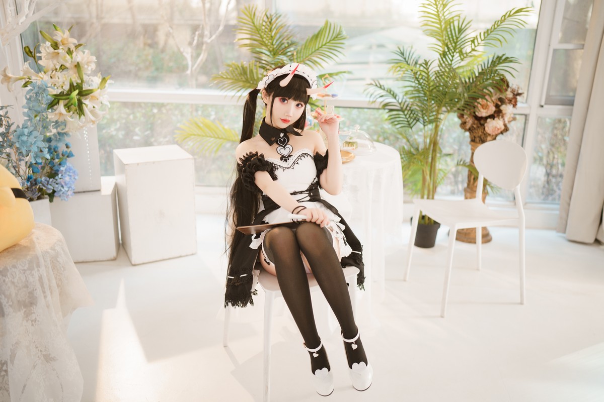 Xgyw.Net_可爱人气Coser面饼仙儿能代女仆主题性感黑白女仆装配黑丝吊袜迷人诱惑写真31P