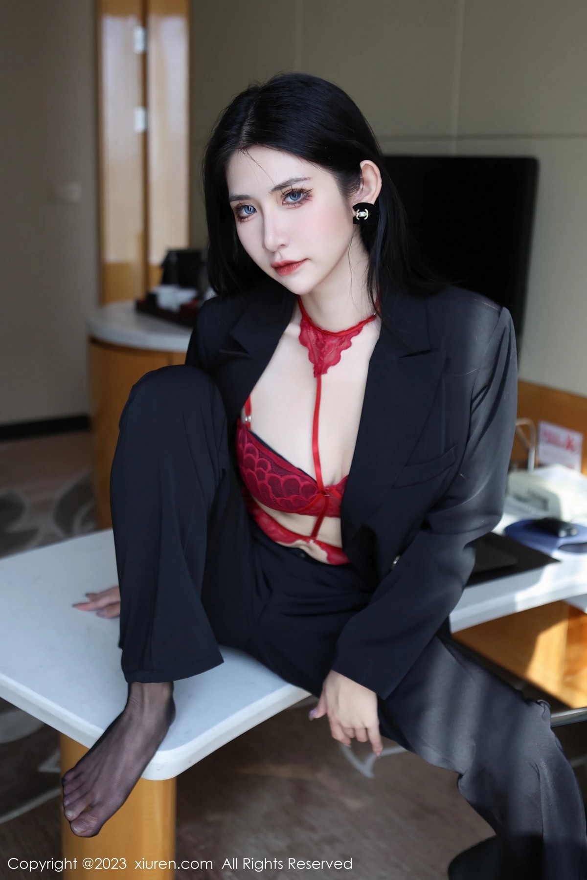 Xgyw.Net_XiuRen第6402期_新人依娜Yina脱深色西服露红色蕾丝内衣秀曼妙身姿诱惑写真112P
