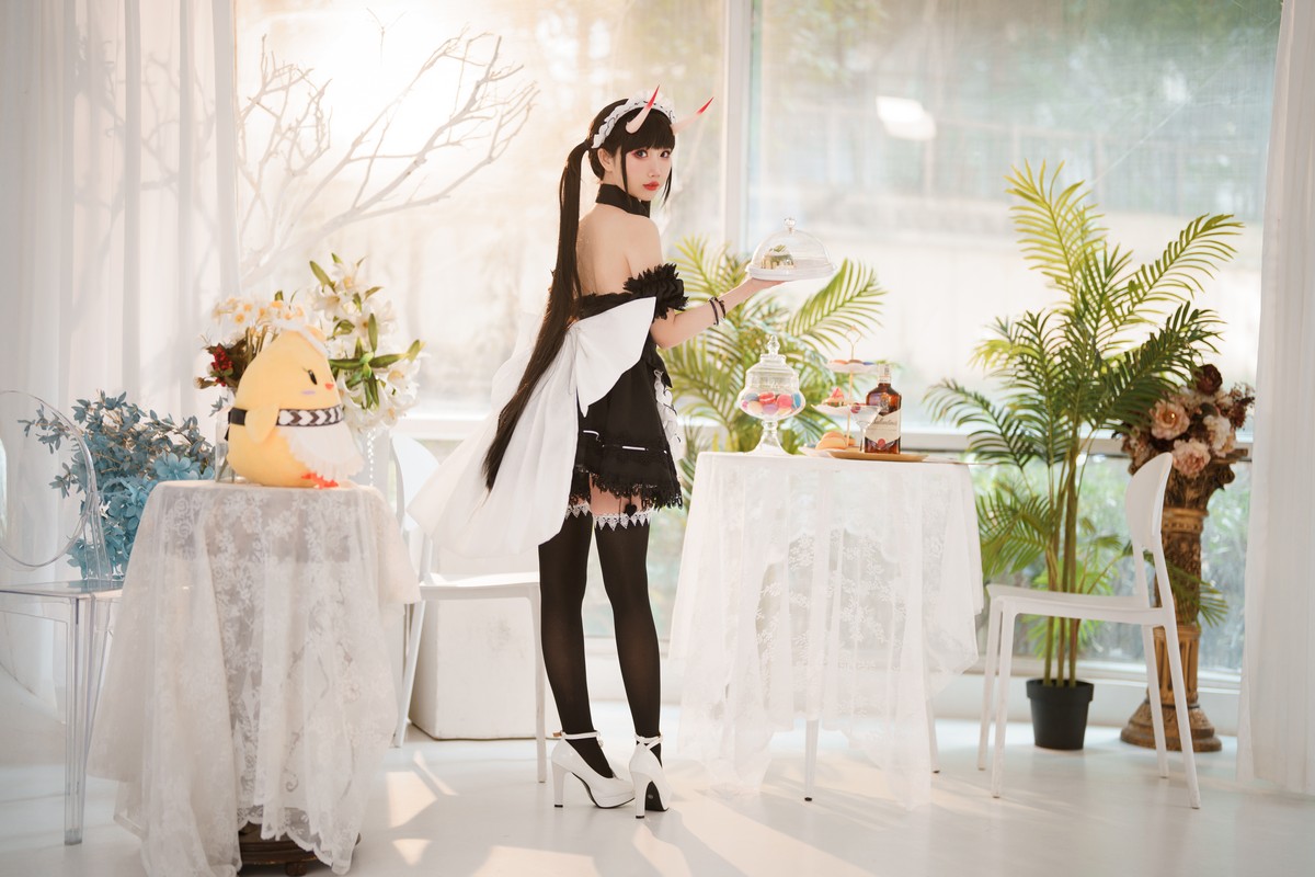 Xgyw.Net_可爱人气Coser面饼仙儿能代女仆主题性感黑白女仆装配黑丝吊袜迷人诱惑写真31P
