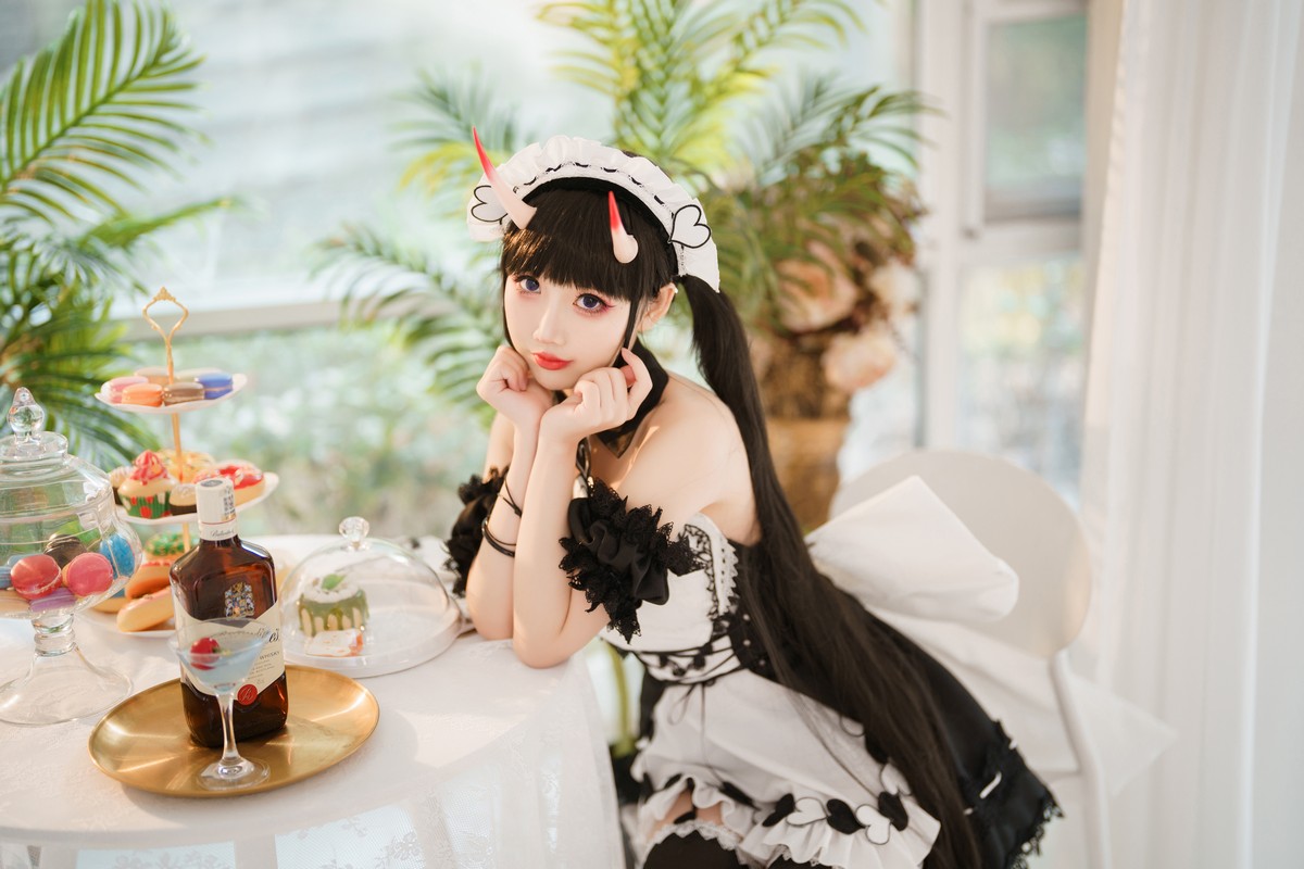 Xgyw.Net_可爱人气Coser面饼仙儿能代女仆主题性感黑白女仆装配黑丝吊袜迷人诱惑写真31P