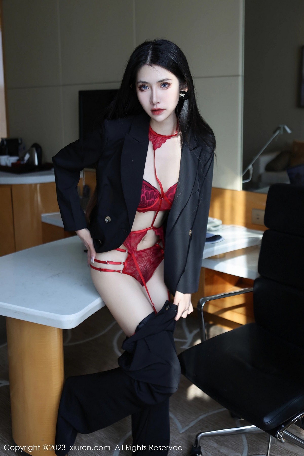 Xgyw.Net_XiuRen第6402期_新人依娜Yina脱深色西服露红色蕾丝内衣秀曼妙身姿诱惑写真112P