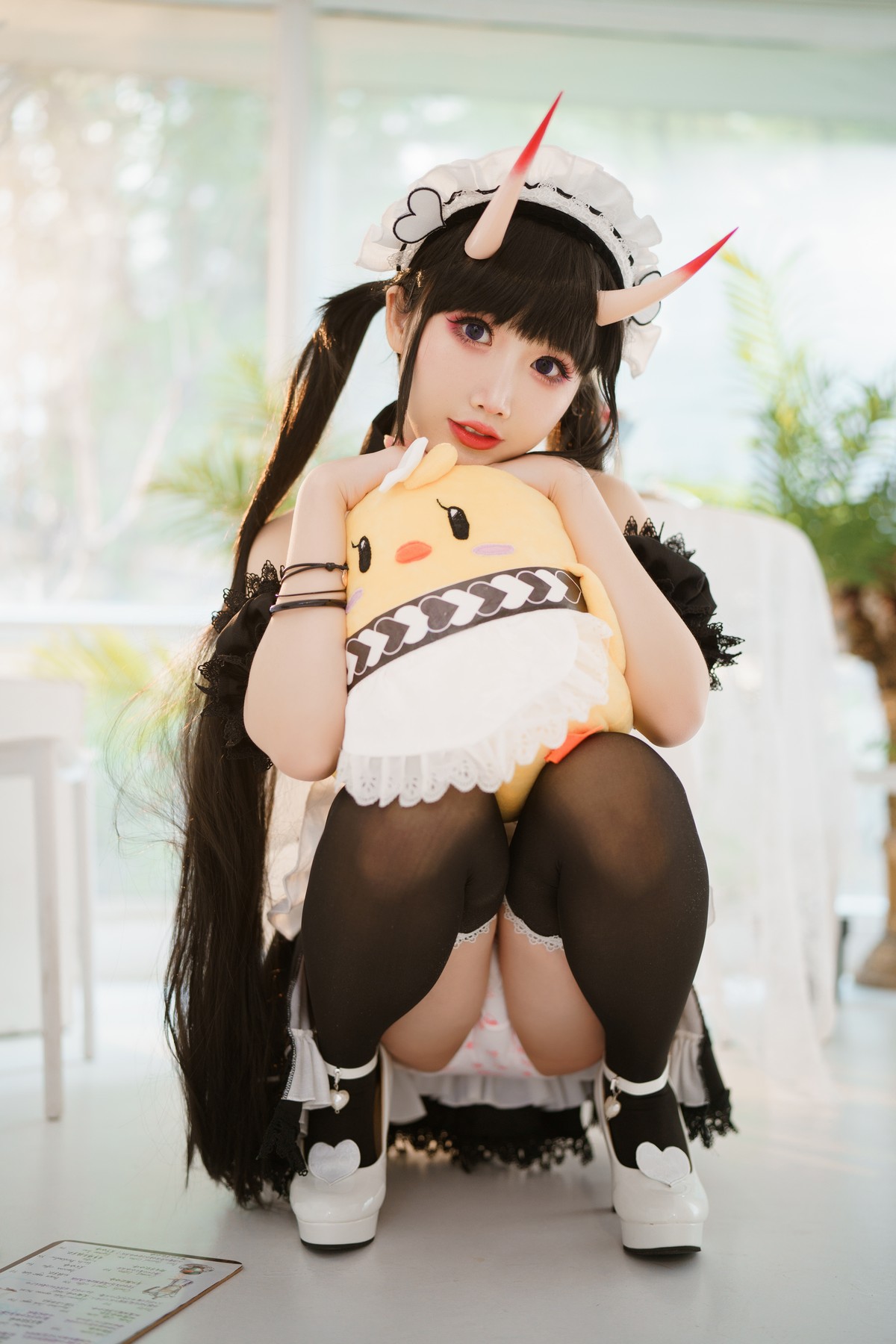 Xgyw.Net_可爱人气Coser面饼仙儿能代女仆主题性感黑白女仆装配黑丝吊袜迷人诱惑写真31P