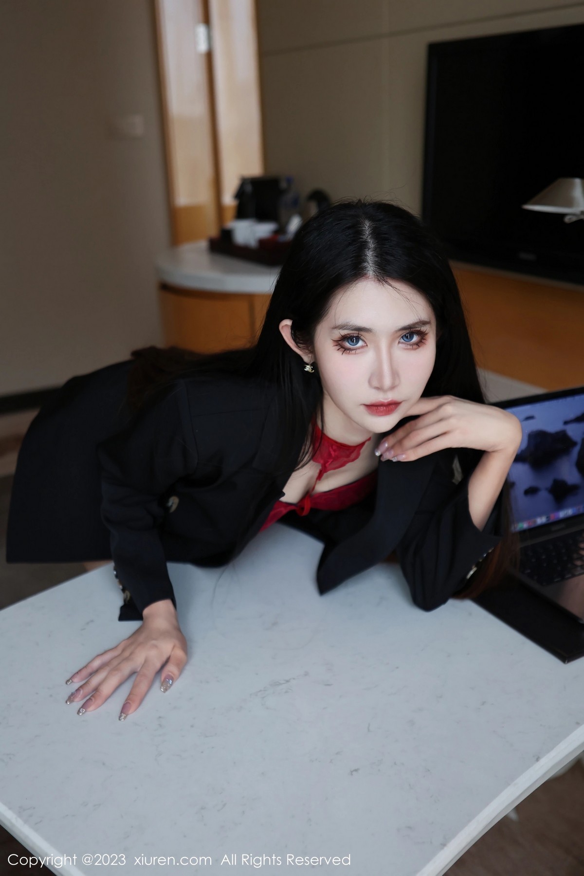 Xgyw.Net_XiuRen第6402期_新人依娜Yina脱深色西服露红色蕾丝内衣秀曼妙身姿诱惑写真112P