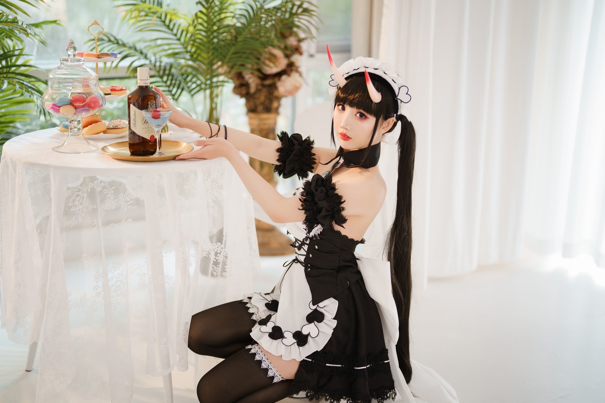 Xgyw.Net_可爱人气Coser面饼仙儿能代女仆主题性感黑白女仆装配黑丝吊袜迷人诱惑写真31P