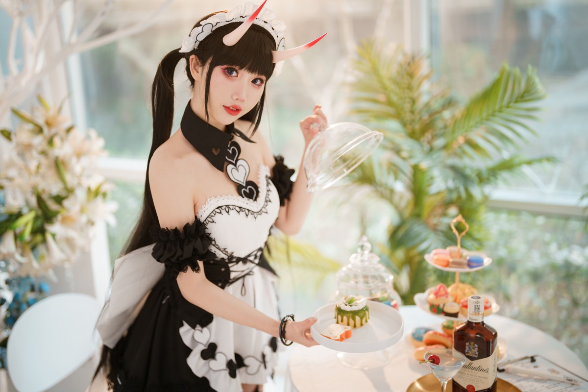 Xgyw.Net_可爱人气Coser面饼仙儿能代女仆主题性感黑白女仆装配黑丝吊袜迷人诱惑写真31P