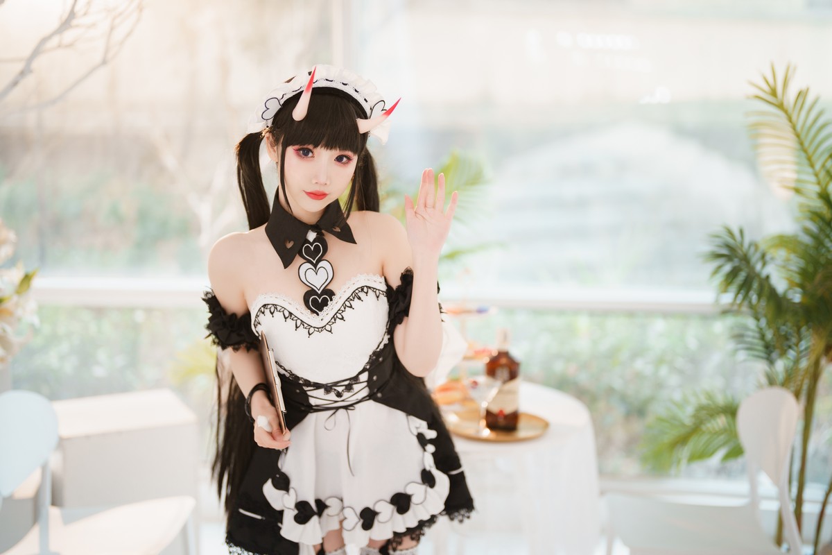 Xgyw.Net_可爱人气Coser面饼仙儿能代女仆主题性感黑白女仆装配黑丝吊袜迷人诱惑写真31P
