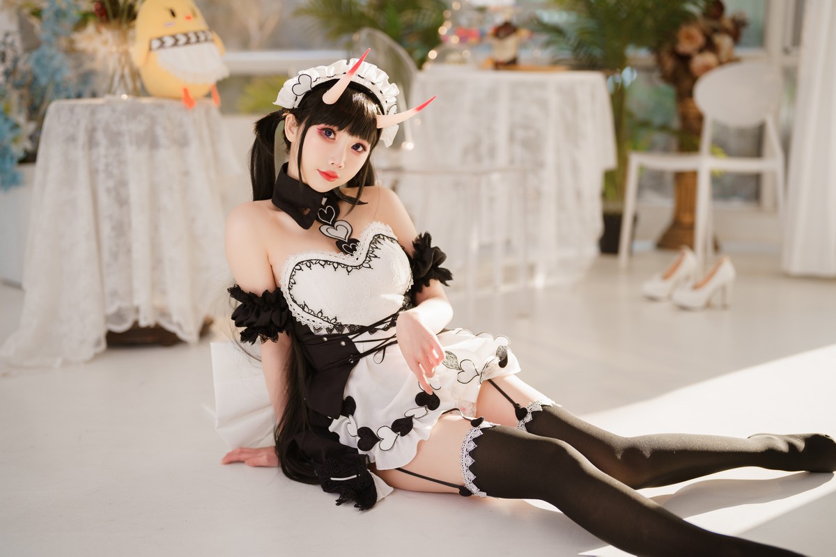 Xgyw.Net_可爱人气Coser面饼仙儿能代女仆主题性感黑白女仆装配黑丝吊袜迷人诱惑写真31P
