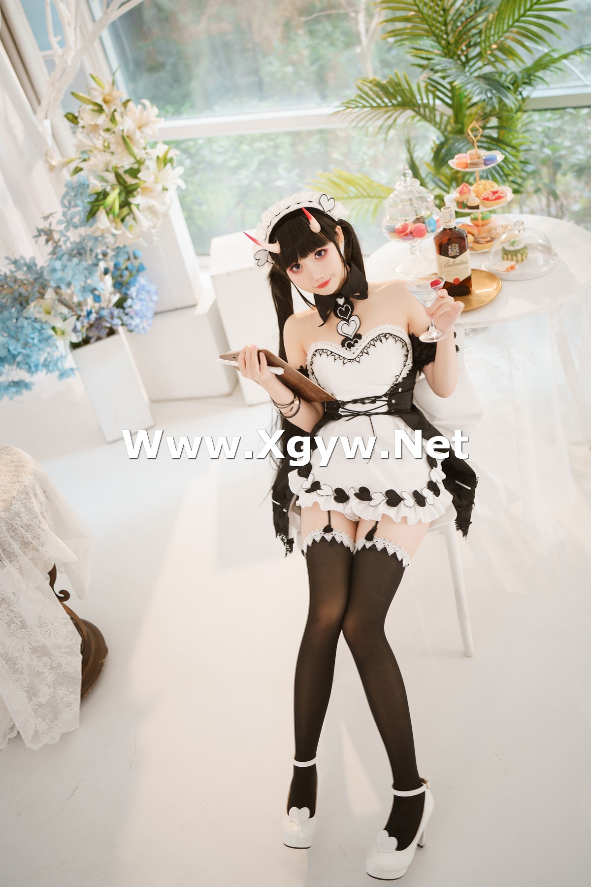 Xgyw.Net_可爱人气Coser面饼仙儿能代女仆主题性感黑白女仆装配黑丝吊袜迷人诱惑写真31P