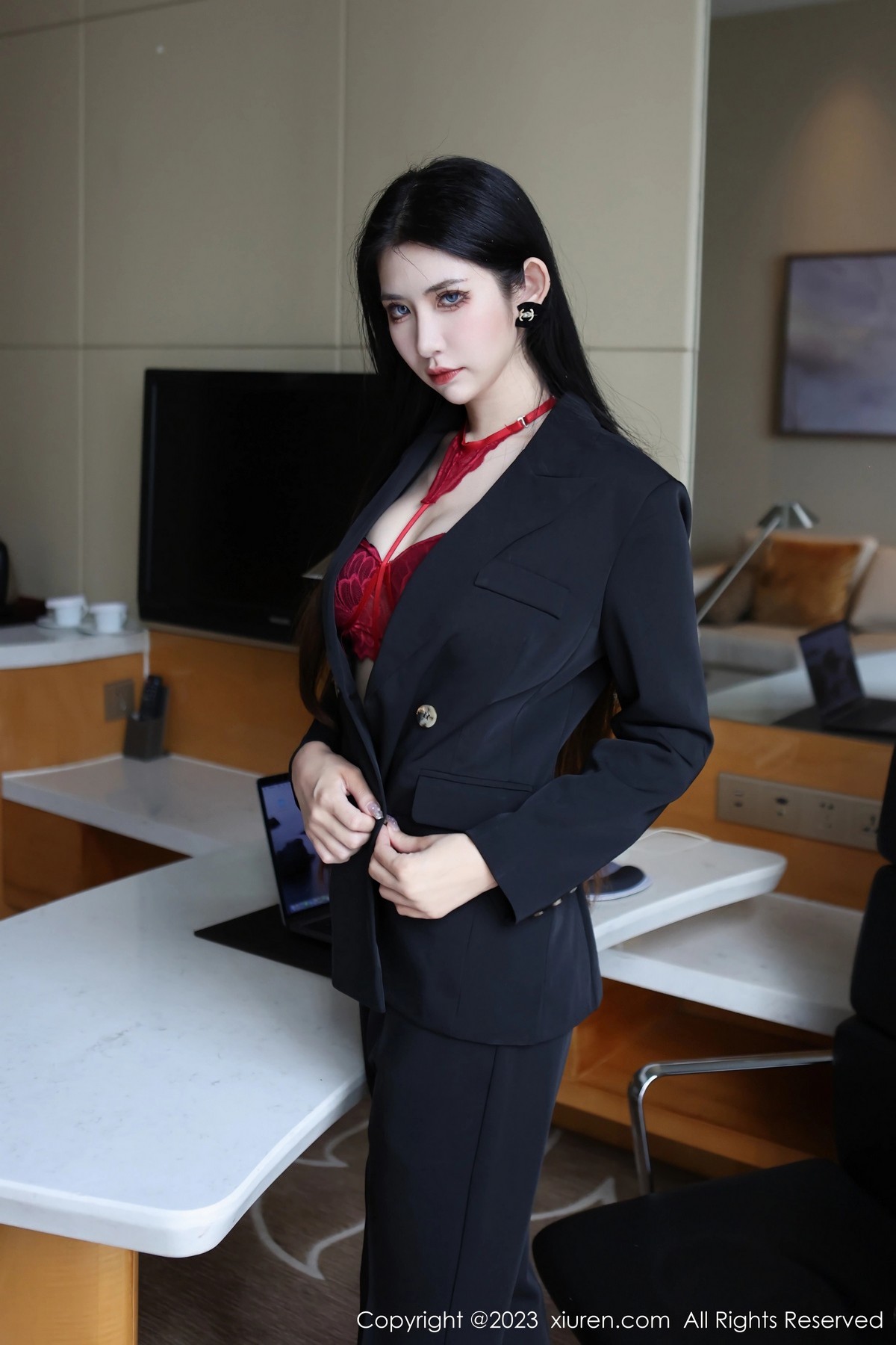 Xgyw.Net_XiuRen第6402期_新人依娜Yina脱深色西服露红色蕾丝内衣秀曼妙身姿诱惑写真112P