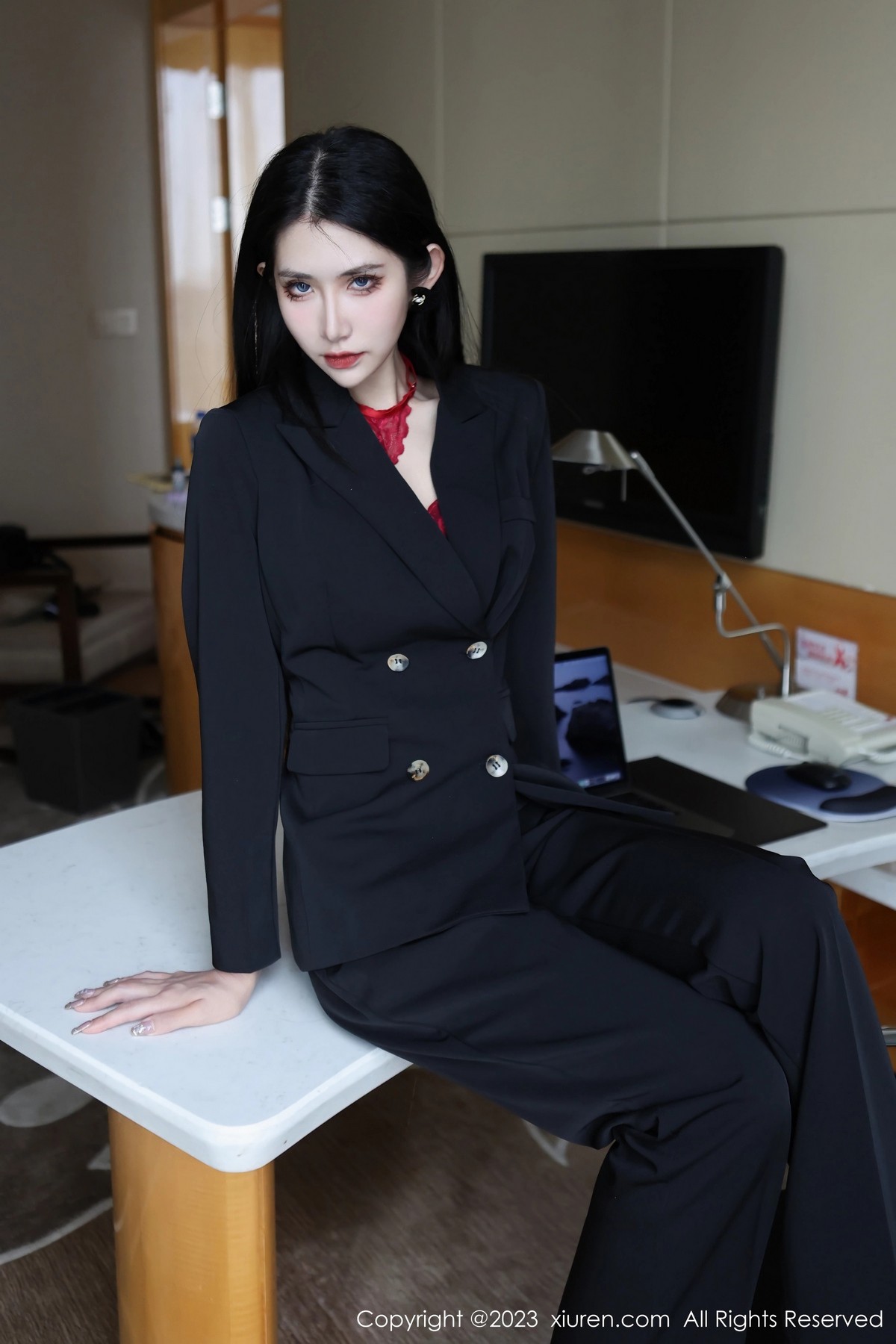 Xgyw.Net_XiuRen第6402期_新人依娜Yina脱深色西服露红色蕾丝内衣秀曼妙身姿诱惑写真112P