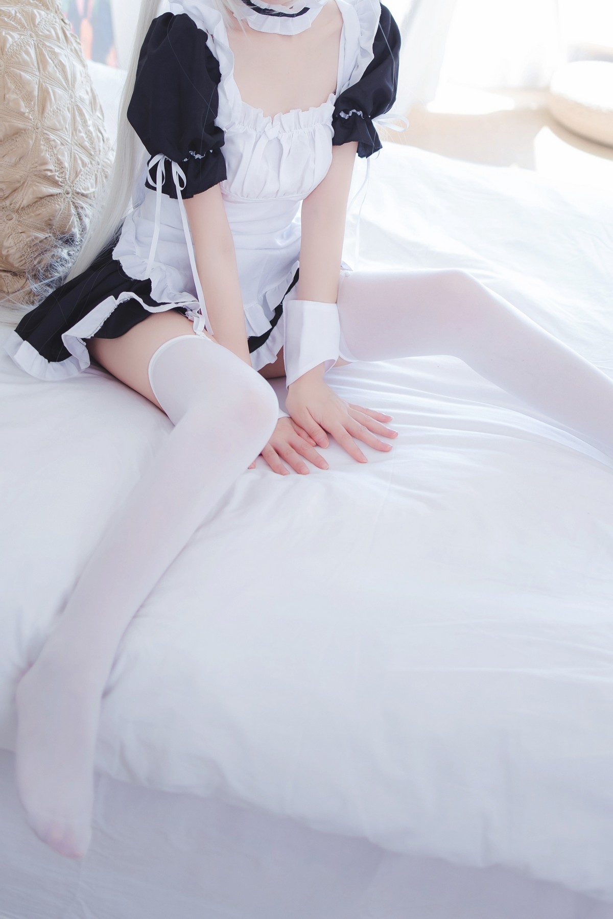 Xgyw.Net_网络美女Coser衣衣穹妹女仆主题性感黑白女仆装配白丝吊袜秀美腿诱惑写真28P