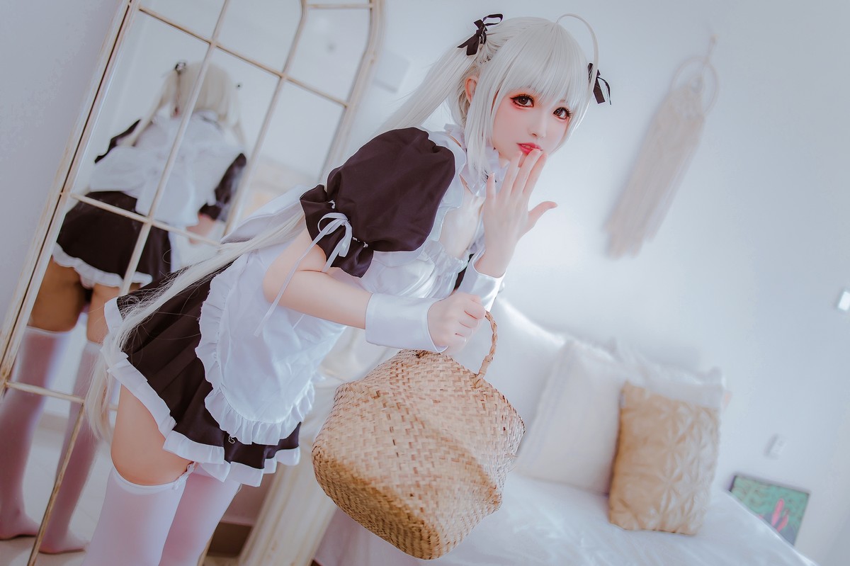 Xgyw.Net_网络美女Coser衣衣穹妹女仆主题性感黑白女仆装配白丝吊袜秀美腿诱惑写真28P