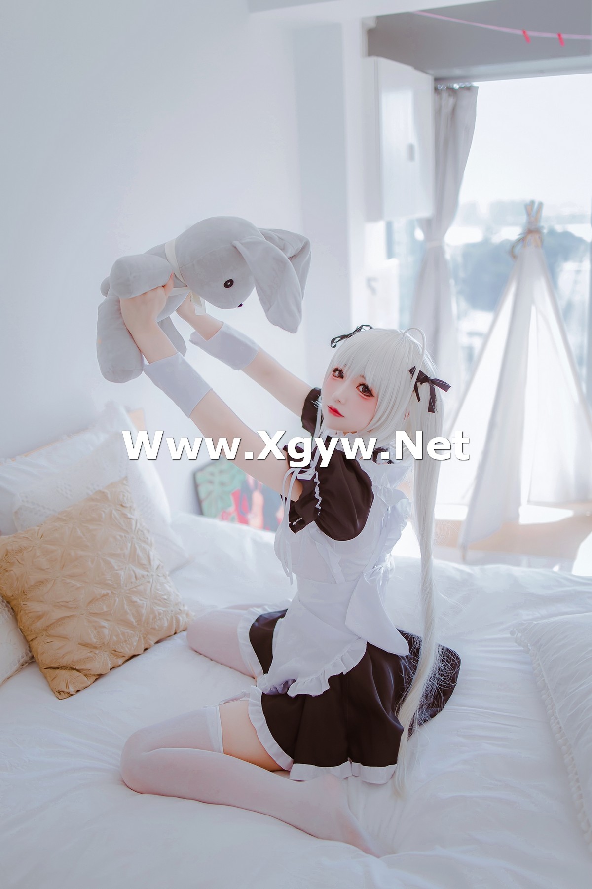 Xgyw.Net_网络美女Coser衣衣穹妹女仆主题性感黑白女仆装配白丝吊袜秀美腿诱惑写真28P