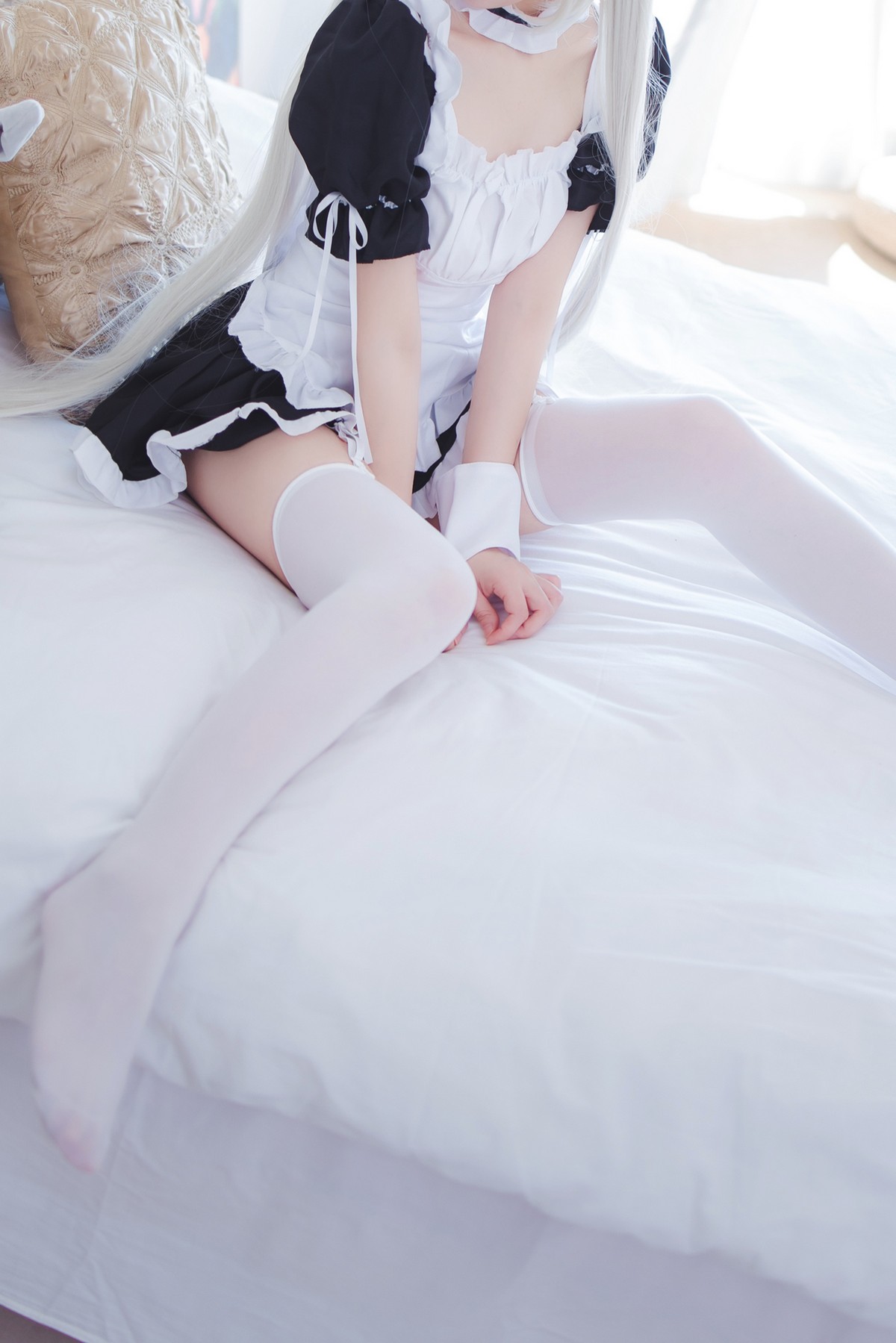 Xgyw.Net_网络美女Coser衣衣穹妹女仆主题性感黑白女仆装配白丝吊袜秀美腿诱惑写真28P