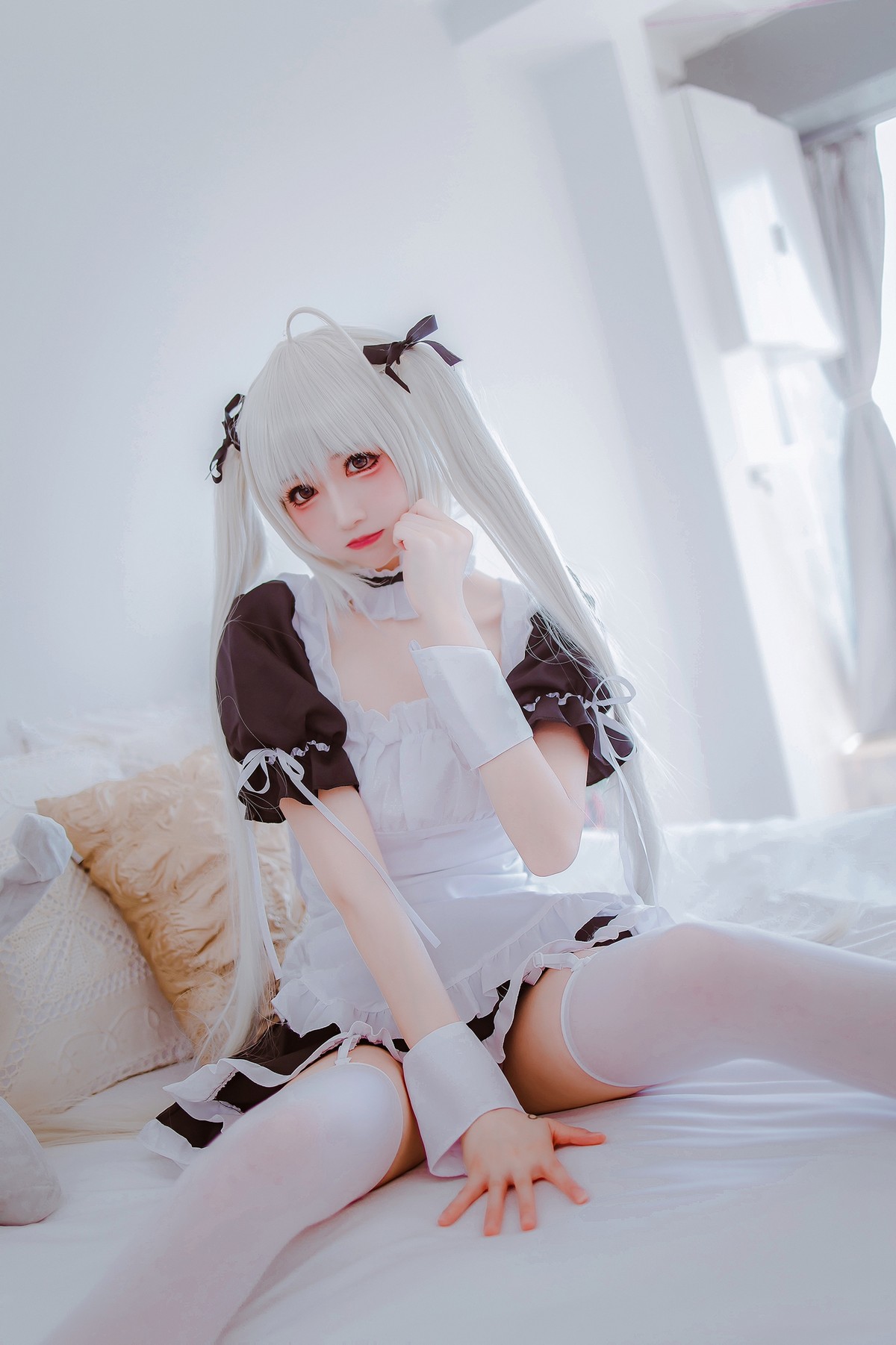 Xgyw.Net_网络美女Coser衣衣穹妹女仆主题性感黑白女仆装配白丝吊袜秀美腿诱惑写真28P