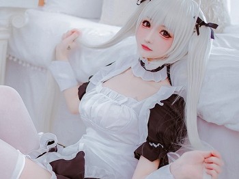 网络青春美女Coser衣衣穹妹女佣主题性感黑白女佣装配白丝吊袜秀美腿骚扰写真28P