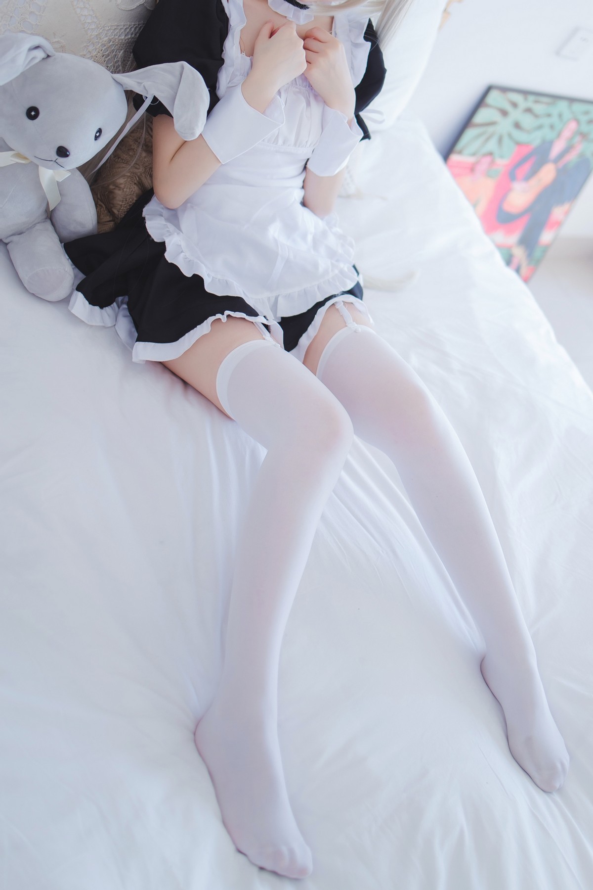 Xgyw.Net_网络美女Coser衣衣穹妹女仆主题性感黑白女仆装配白丝吊袜秀美腿诱惑写真28P