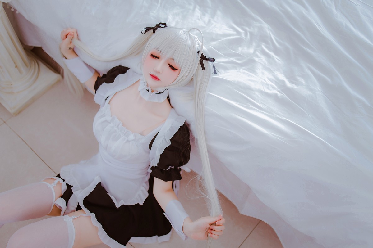 Xgyw.Net_网络美女Coser衣衣穹妹女仆主题性感黑白女仆装配白丝吊袜秀美腿诱惑写真28P