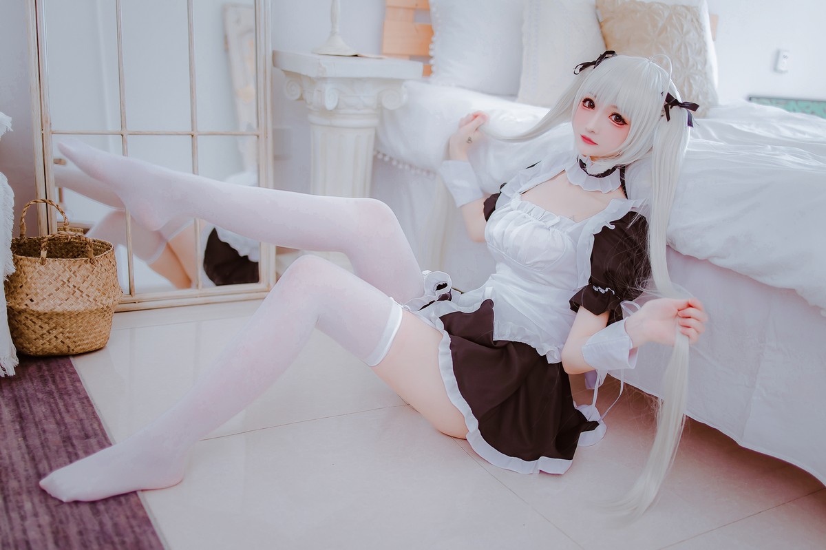 Xgyw.Net_网络美女Coser衣衣穹妹女仆主题性感黑白女仆装配白丝吊袜秀美腿诱惑写真28P