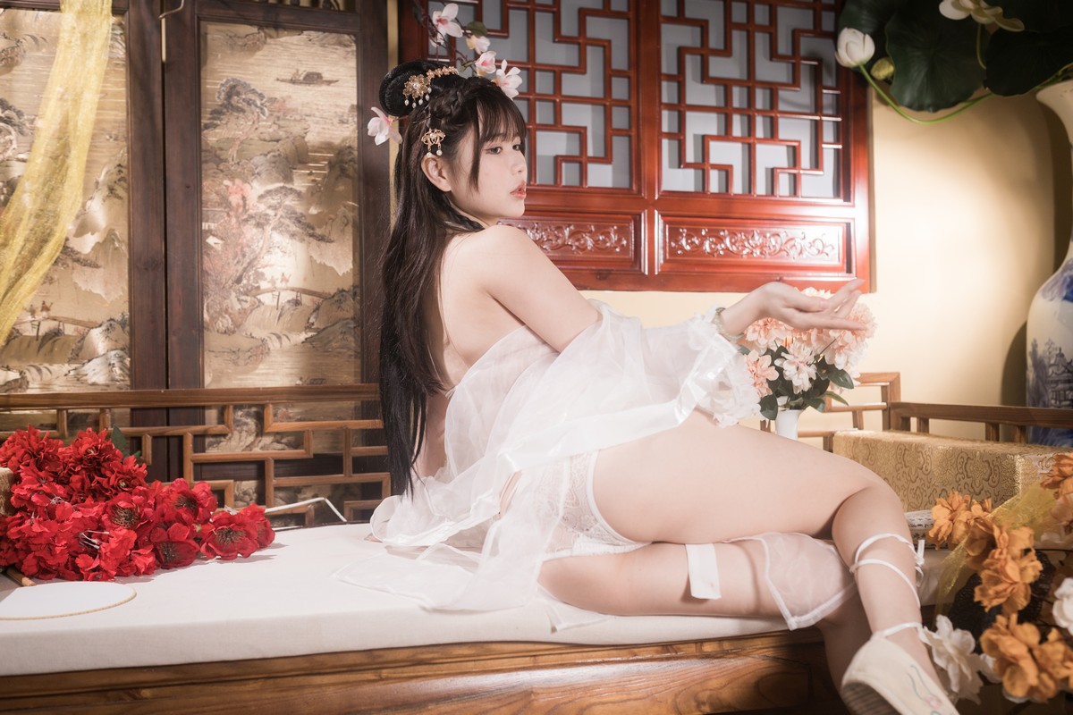 Xgyw.Net_动漫博主Tina很妖孽呀聂小倩主题性感白色薄纱古装服饰露豪乳遮点极致诱惑写真92P
