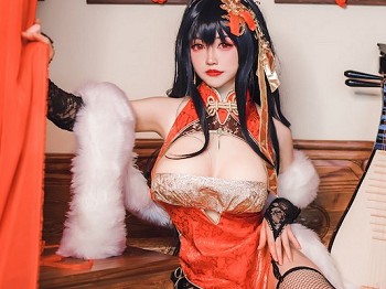 网络青春美女Coser衣衣碧蓝航线大凤中式主题性感红色露胸中式配黑色丝袜网袜骚扰写真35P