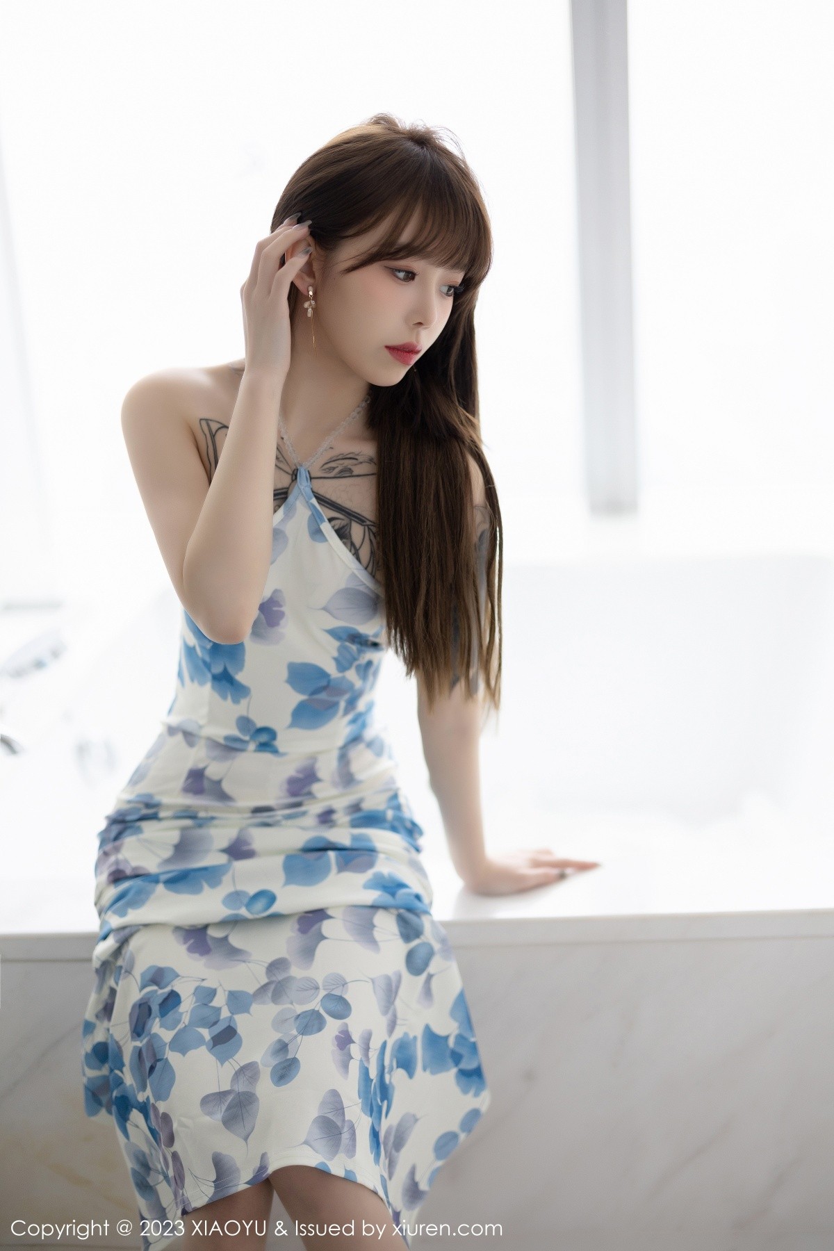 Xgyw.Net_[XiaoYu画语界]Vol.985_模特奶瓶性感白色图案连衣长裙配开档肉丝露浅色内衣诱惑写真84P
