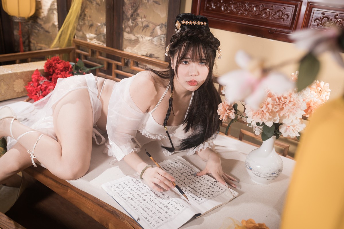 Xgyw.Net_动漫博主Tina很妖孽呀聂小倩主题性感白色薄纱古装服饰露豪乳遮点极致诱惑写真92P